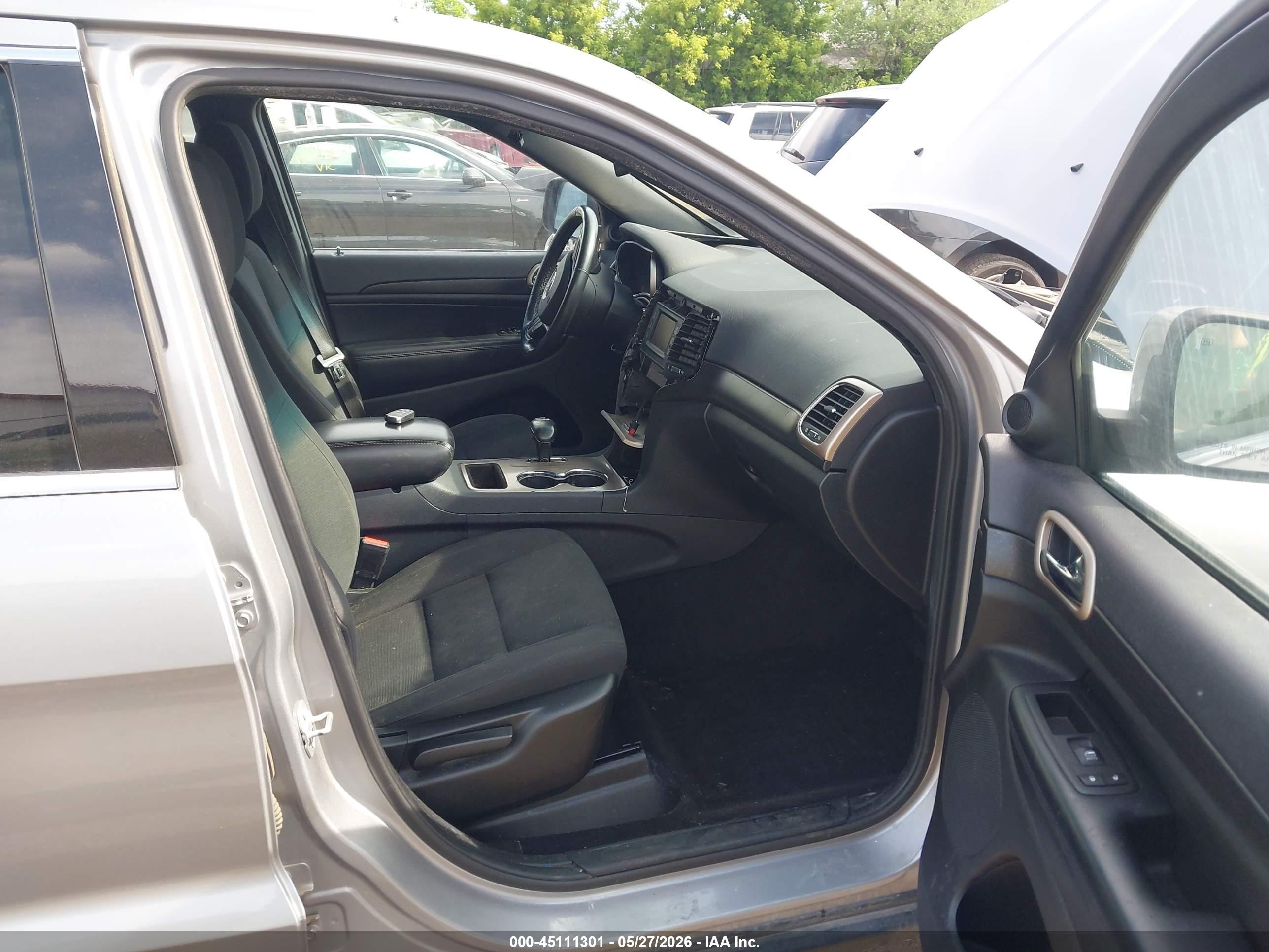 2015 Jeep Grand Cherokee Laredo Gray vin: 1C4RJFAG5FC838132