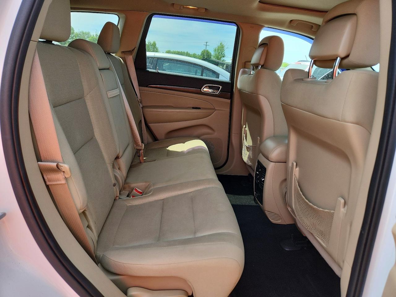 2015 Jeep Grand Cherokee Laredo White vin: 1C4RJFAG5FC893065