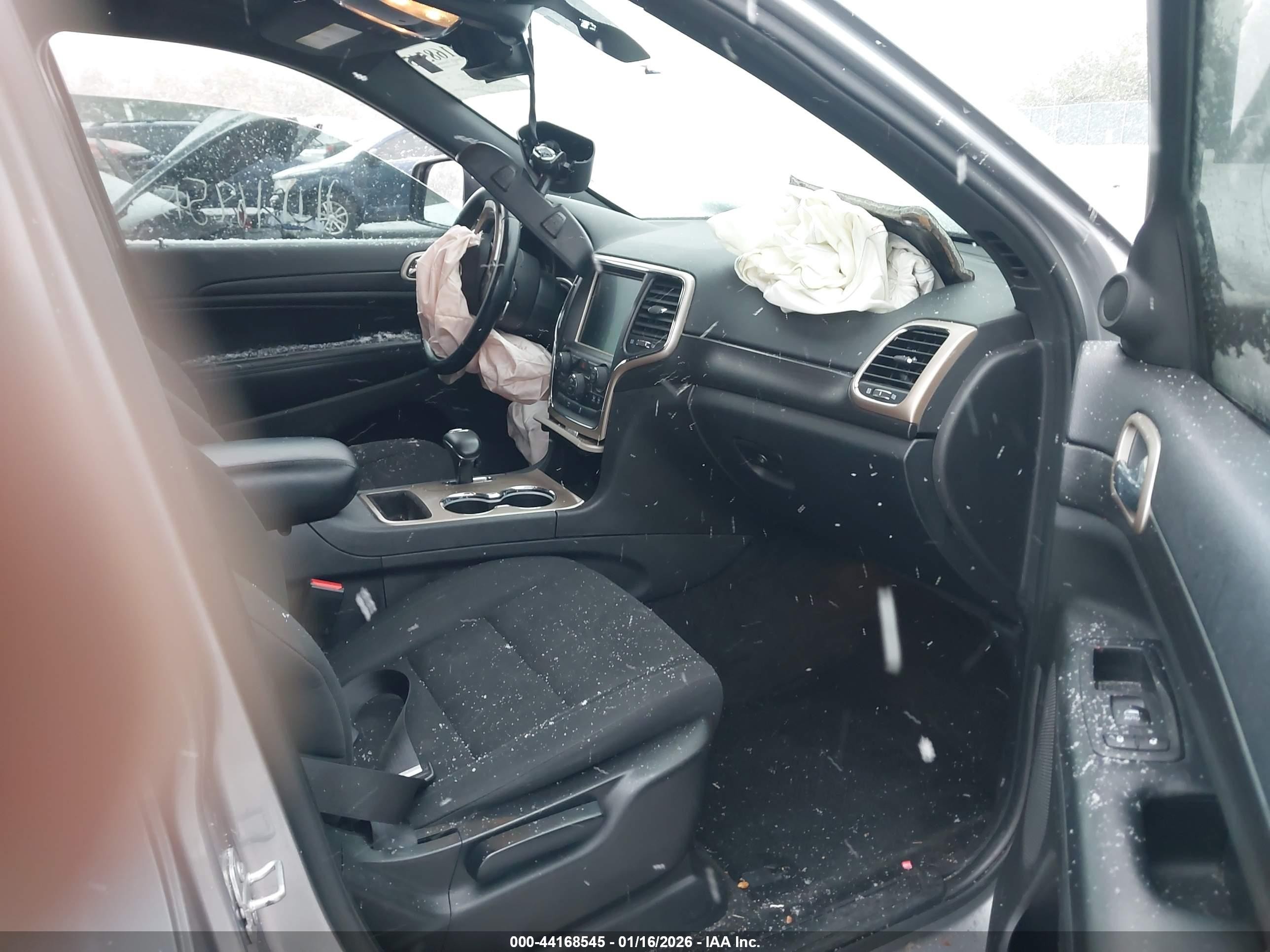 2015 Jeep Grand Cherokee Laredo Серебряный vin: 1C4RJFAG5FC895852