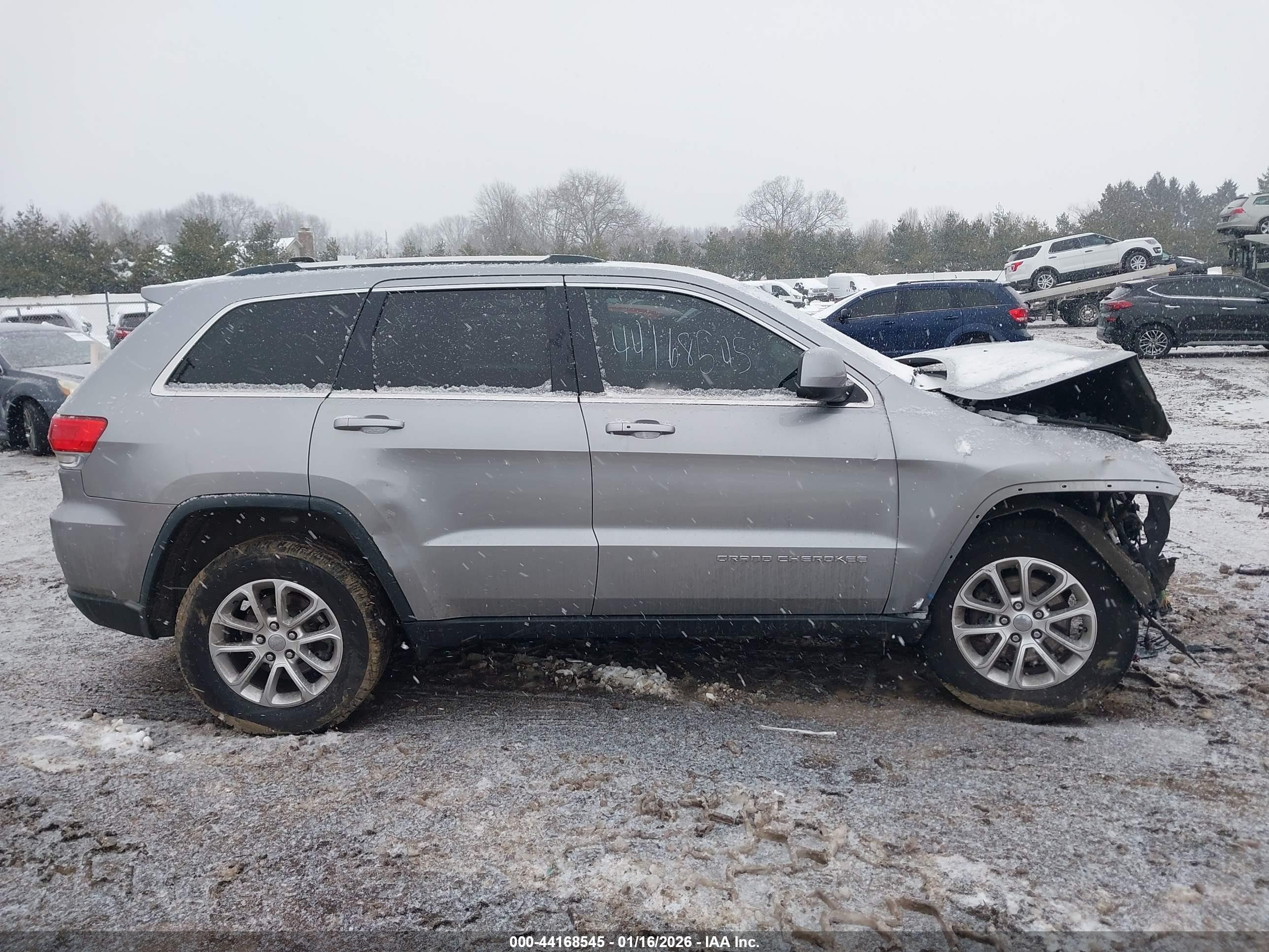2015 Jeep Grand Cherokee Laredo Серебряный vin: 1C4RJFAG5FC895852