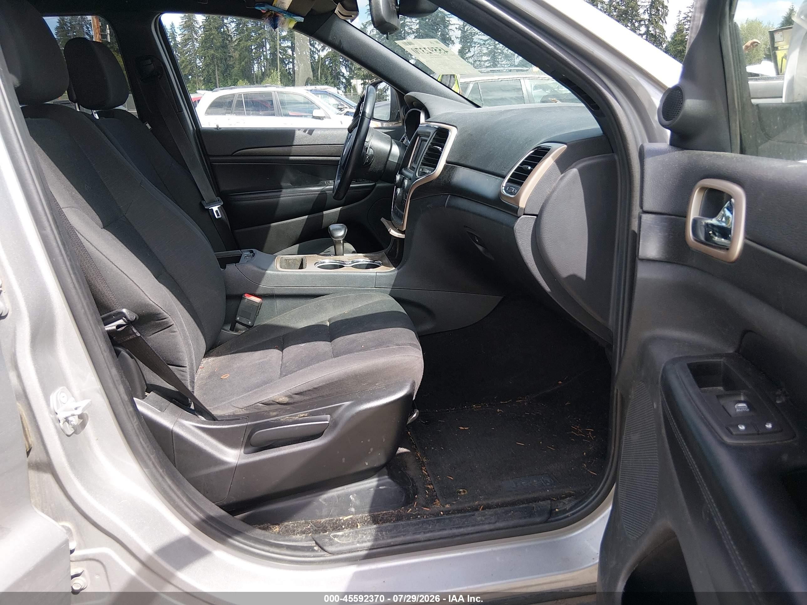 2015 Jeep Grand Cherokee Laredo Silver vin: 1C4RJFAG5FC919955