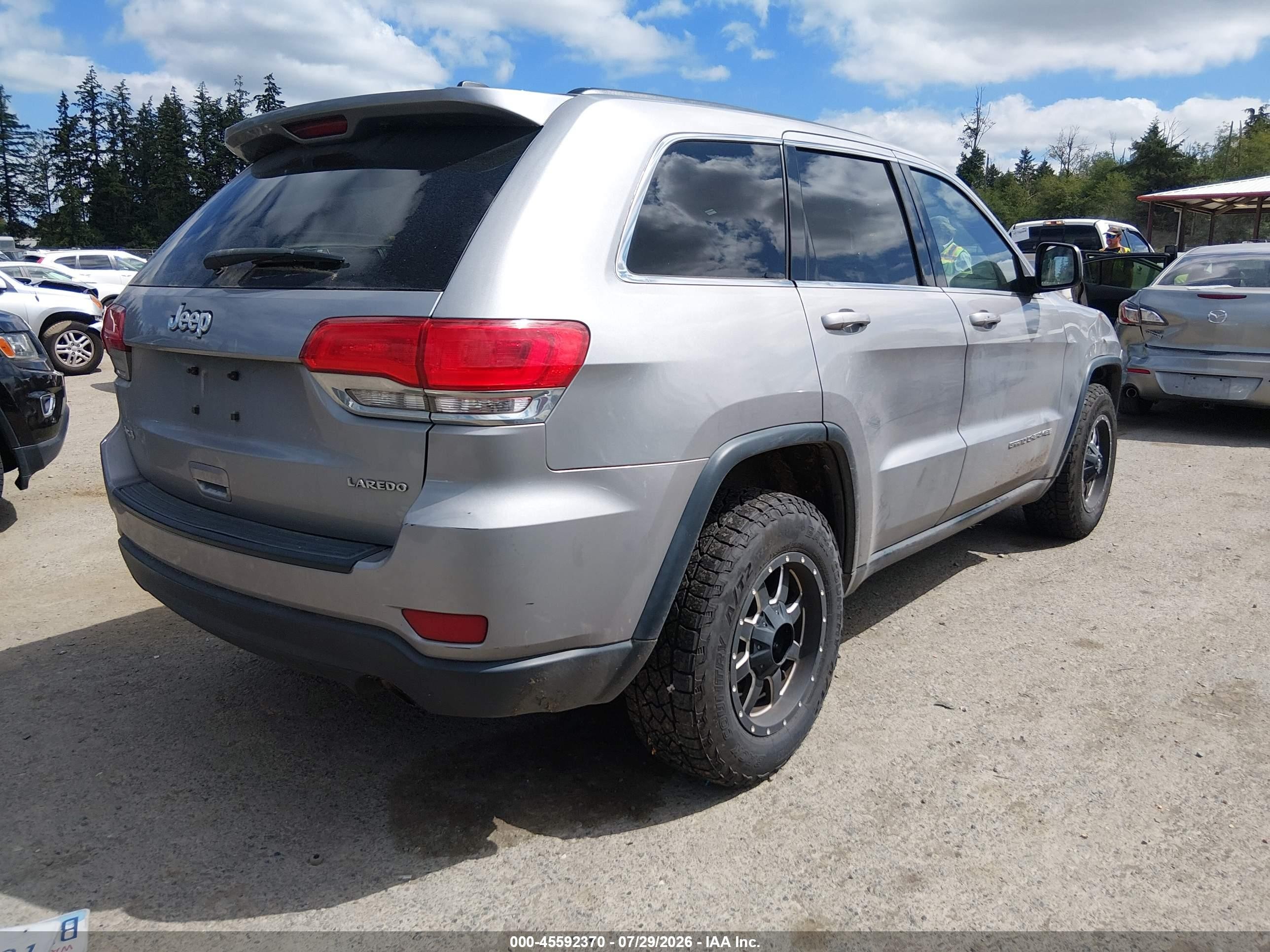 2015 Jeep Grand Cherokee Laredo Silver vin: 1C4RJFAG5FC919955