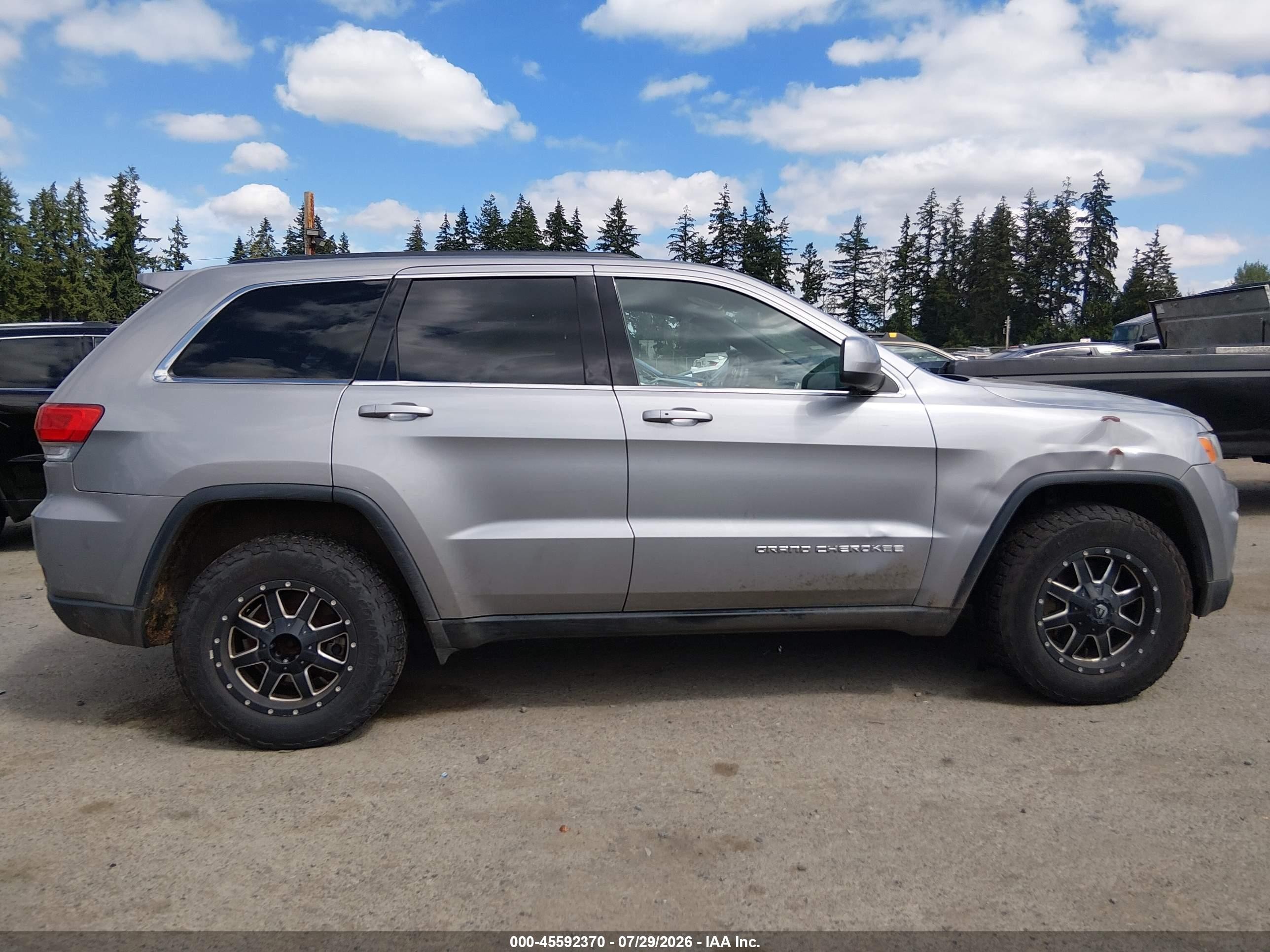 2015 Jeep Grand Cherokee Laredo Silver vin: 1C4RJFAG5FC919955