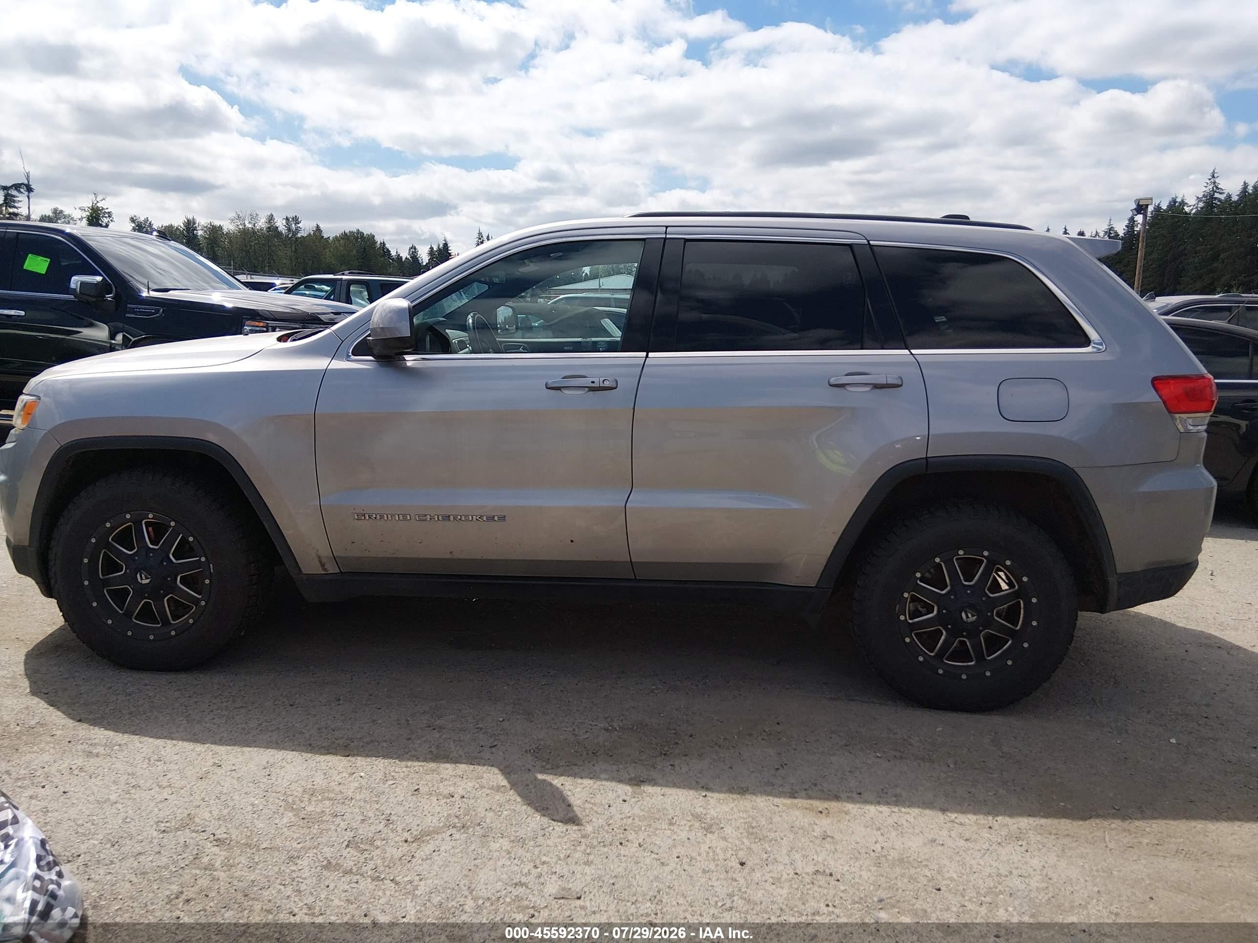 2015 Jeep Grand Cherokee Laredo Silver vin: 1C4RJFAG5FC919955