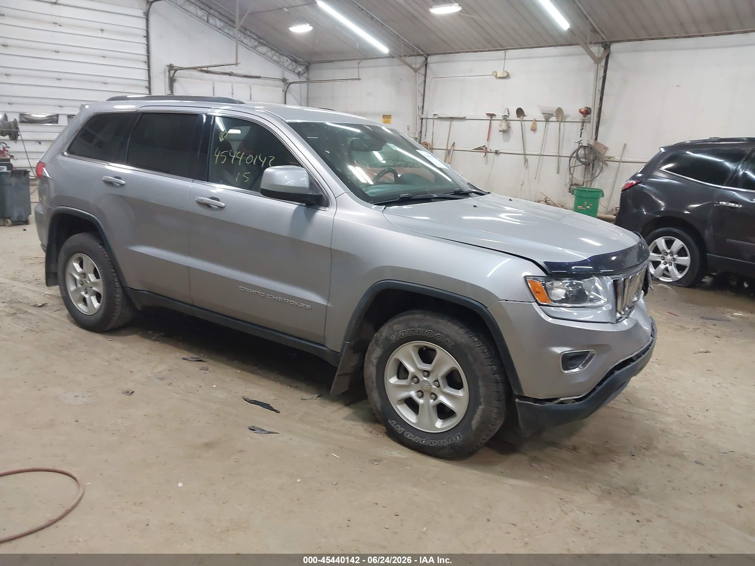 2015 Jeep Grand Cherokee Laredo Gray vin: 1C4RJFAG5FC940594
