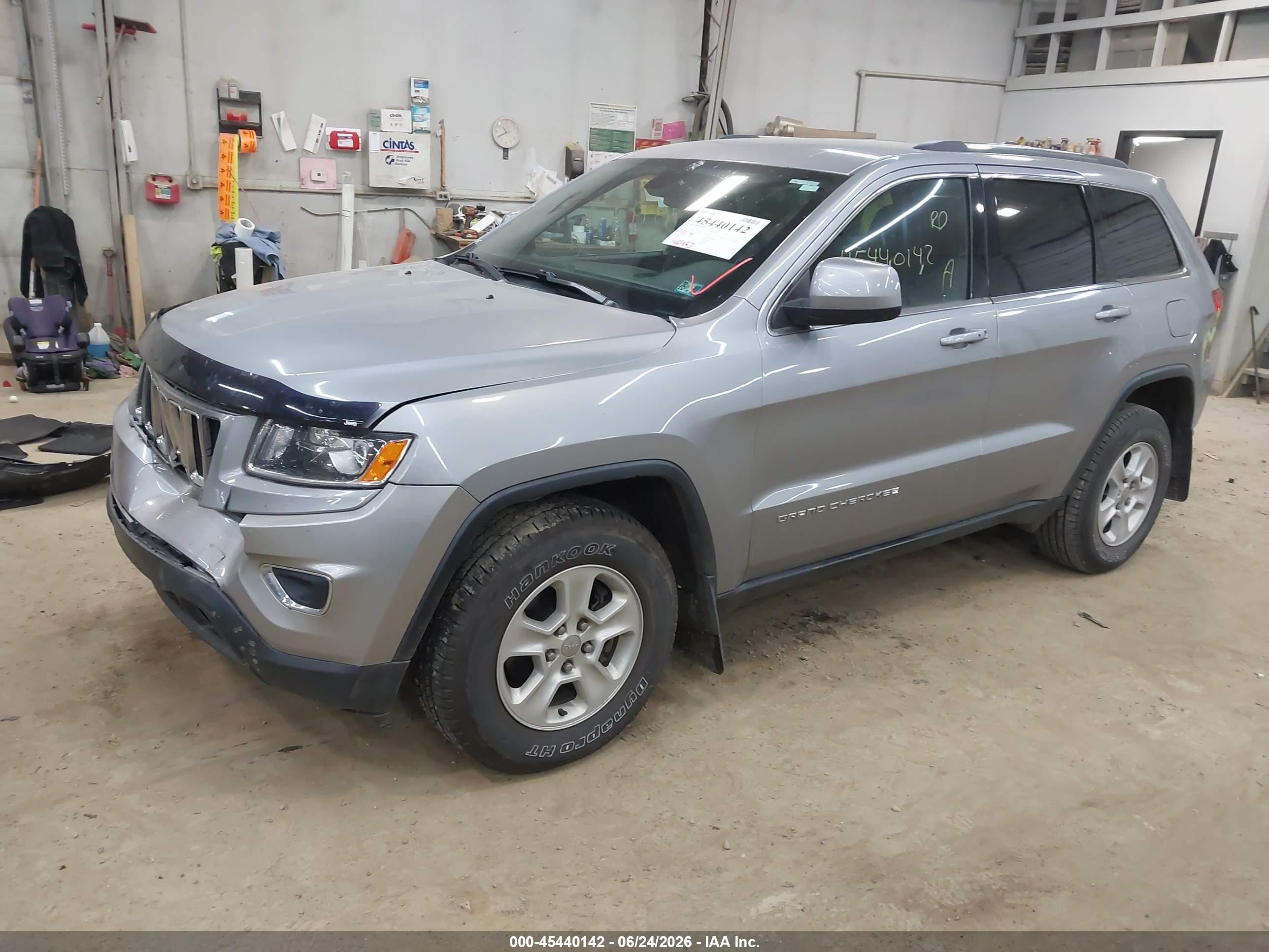 2015 Jeep Grand Cherokee Laredo Серый vin: 1C4RJFAG5FC940594