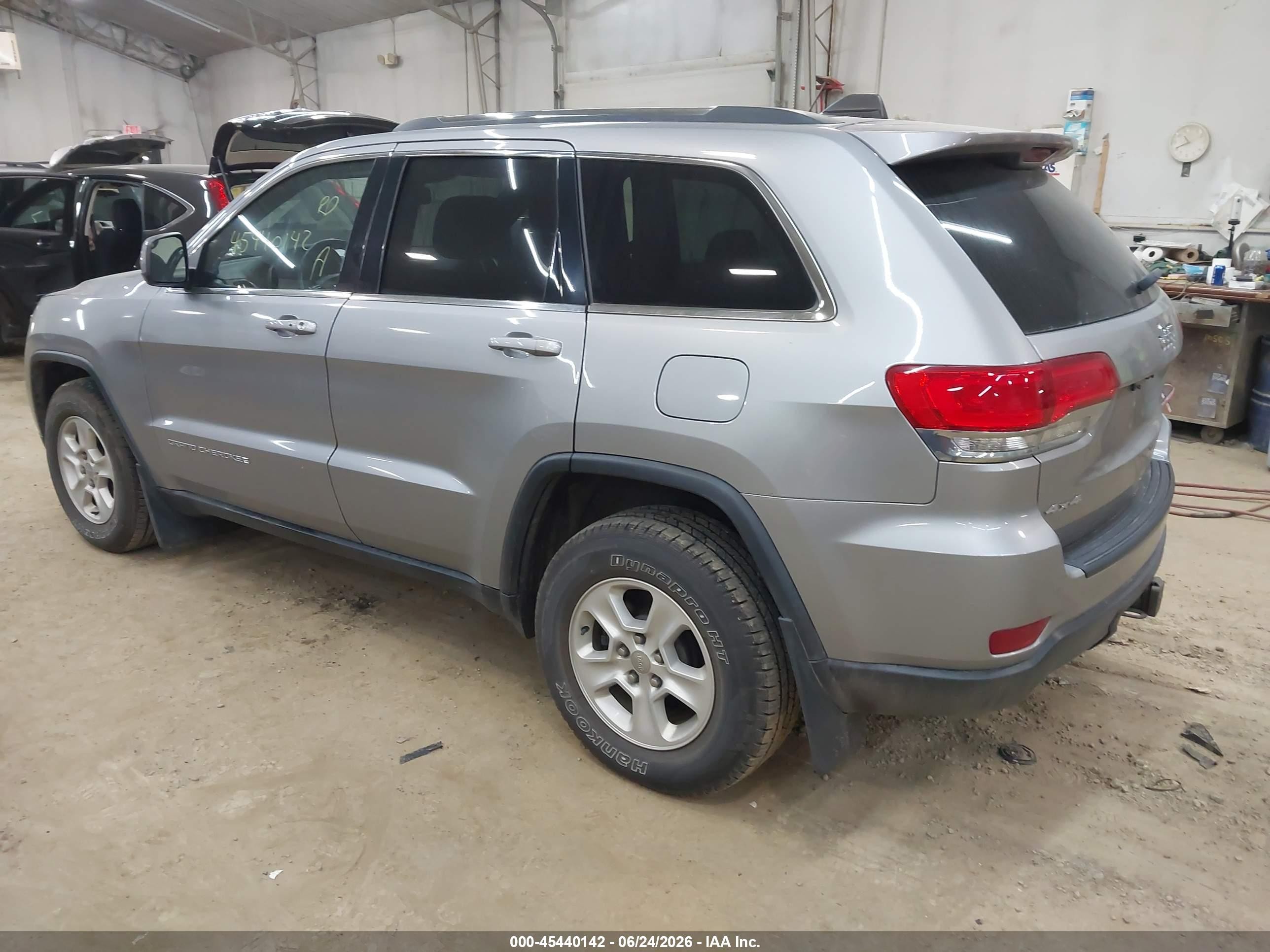 2015 Jeep Grand Cherokee Laredo Серый vin: 1C4RJFAG5FC940594