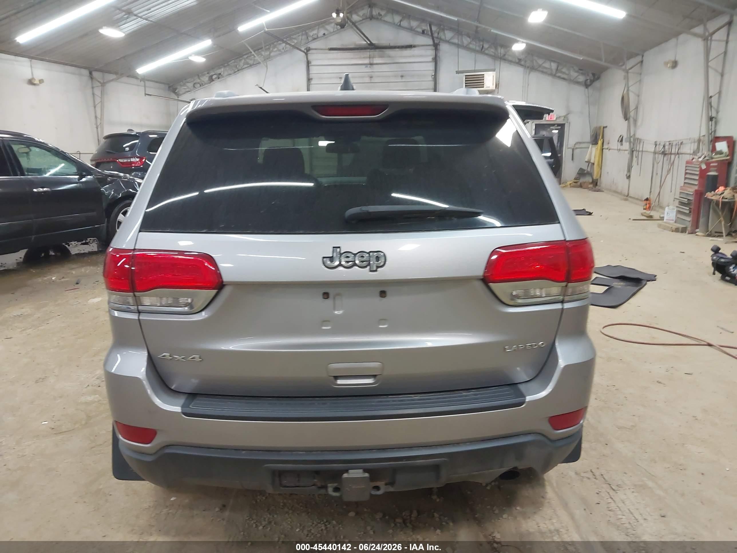 2015 Jeep Grand Cherokee Laredo Серый vin: 1C4RJFAG5FC940594