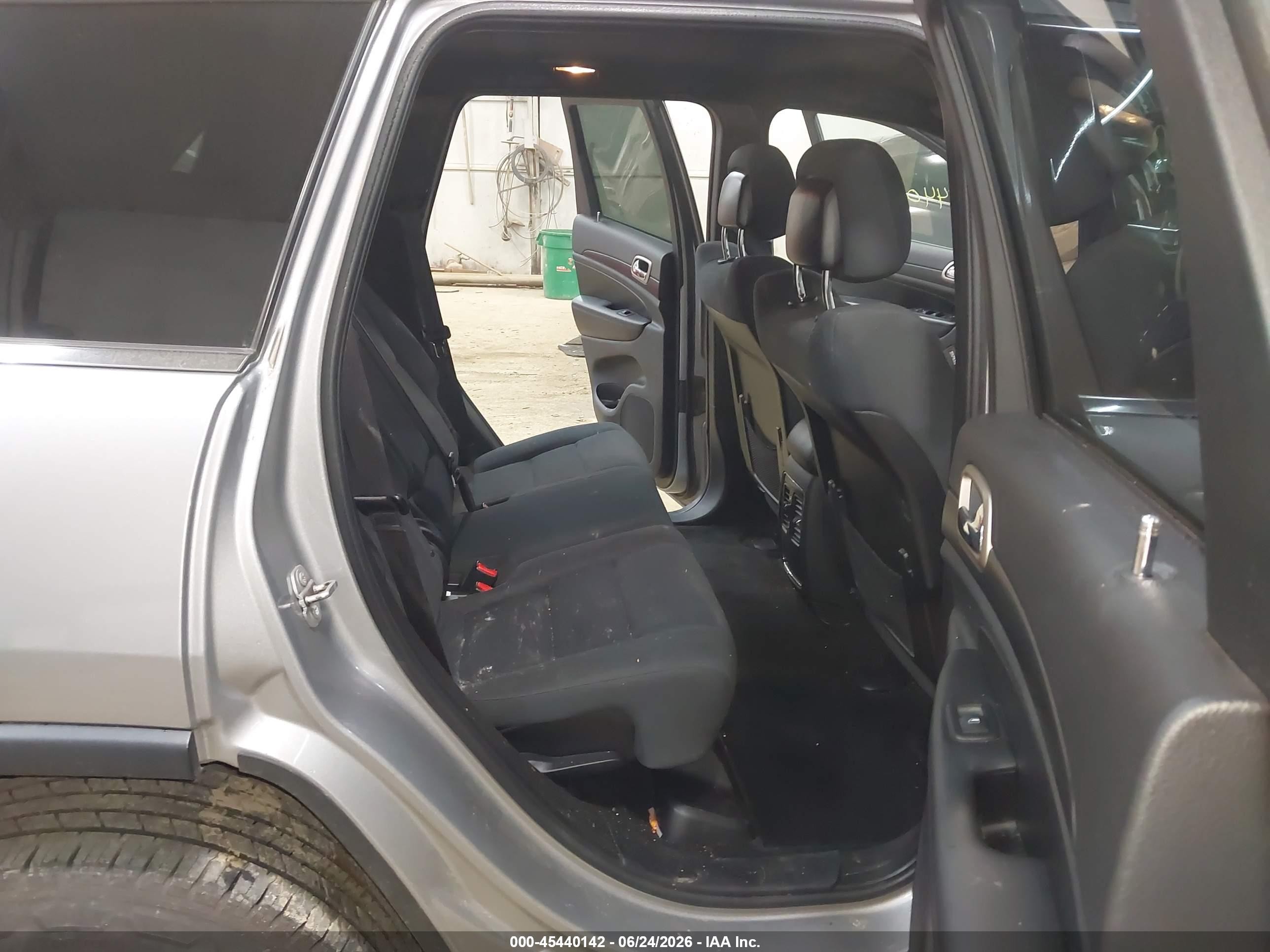2015 Jeep Grand Cherokee Laredo Серый vin: 1C4RJFAG5FC940594