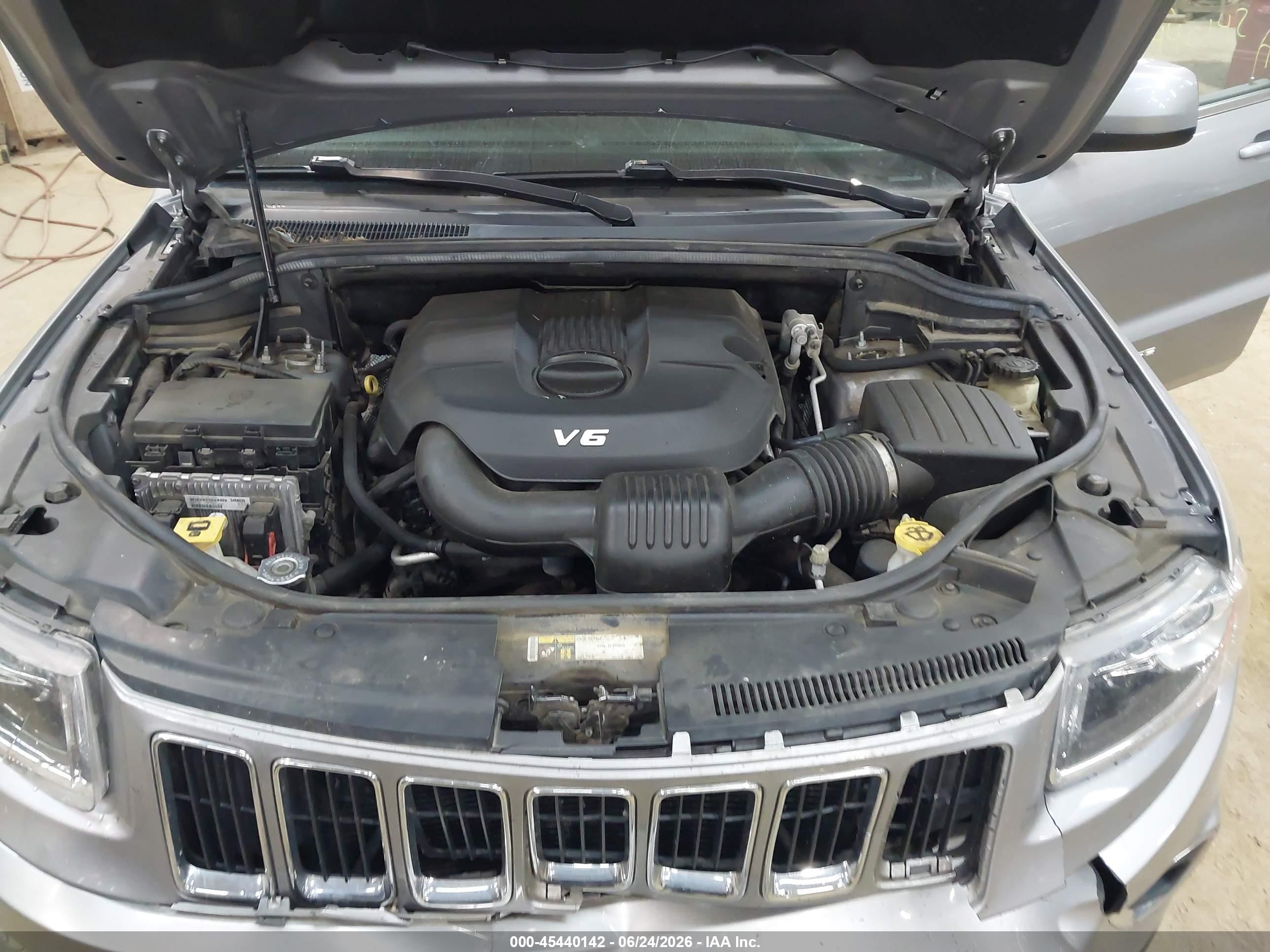 2015 Jeep Grand Cherokee Laredo Серый vin: 1C4RJFAG5FC940594