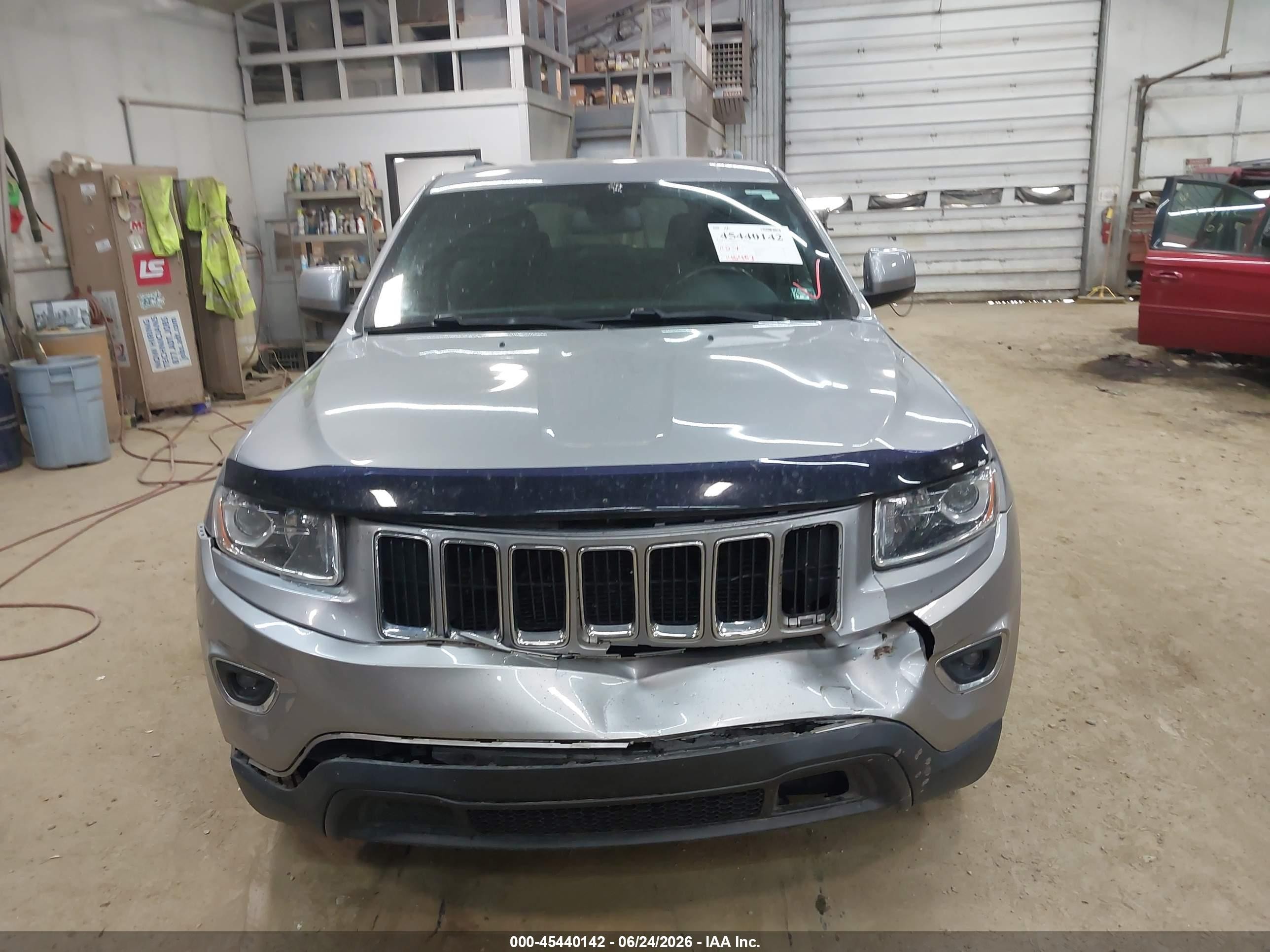 2015 Jeep Grand Cherokee Laredo Серый vin: 1C4RJFAG5FC940594