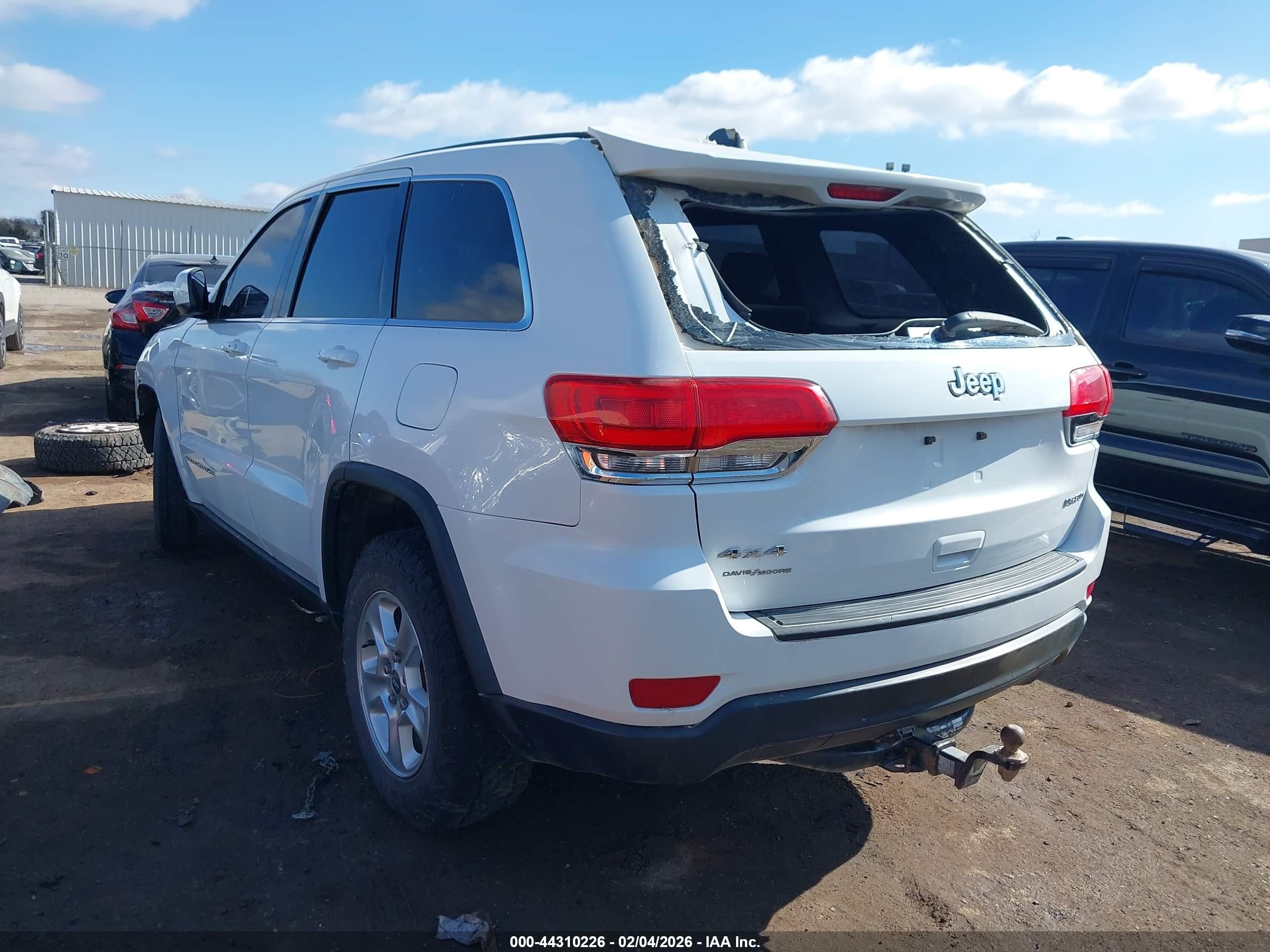 2016 Jeep Grand Cherokee Laredo White vin: 1C4RJFAG5GC379704