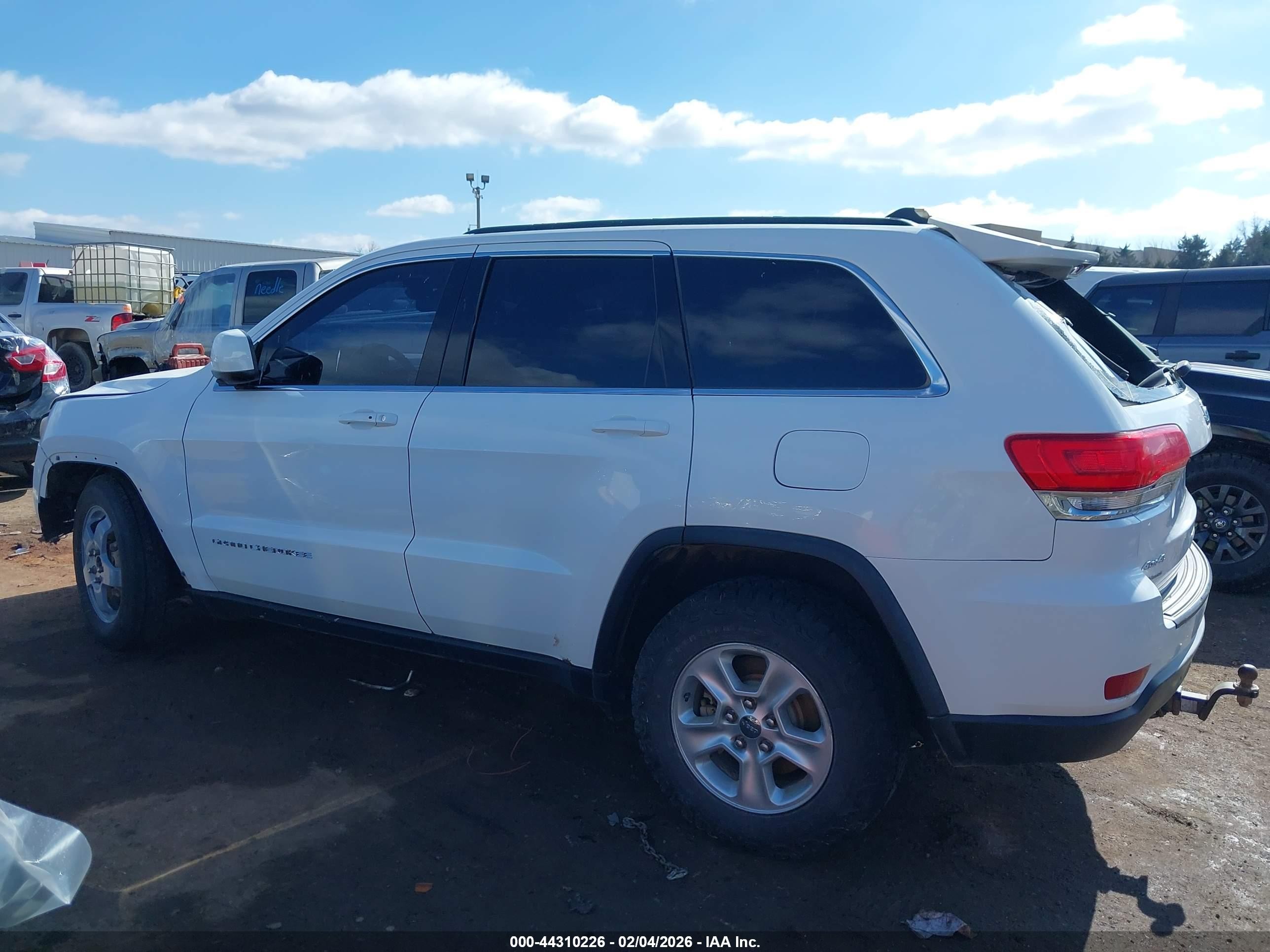 2016 Jeep Grand Cherokee Laredo White vin: 1C4RJFAG5GC379704