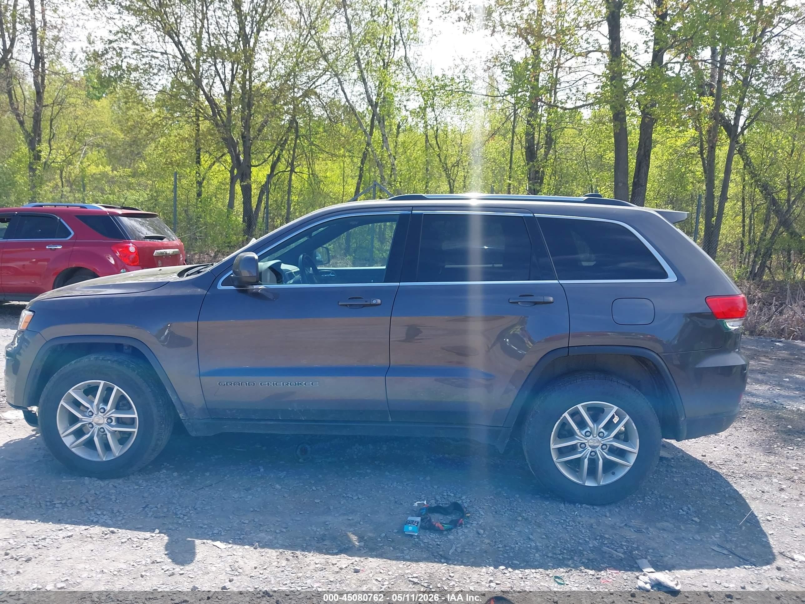 2017 Jeep Grand Cherokee Laredo 4x4 Gray vin: 1C4RJFAG5HC651573