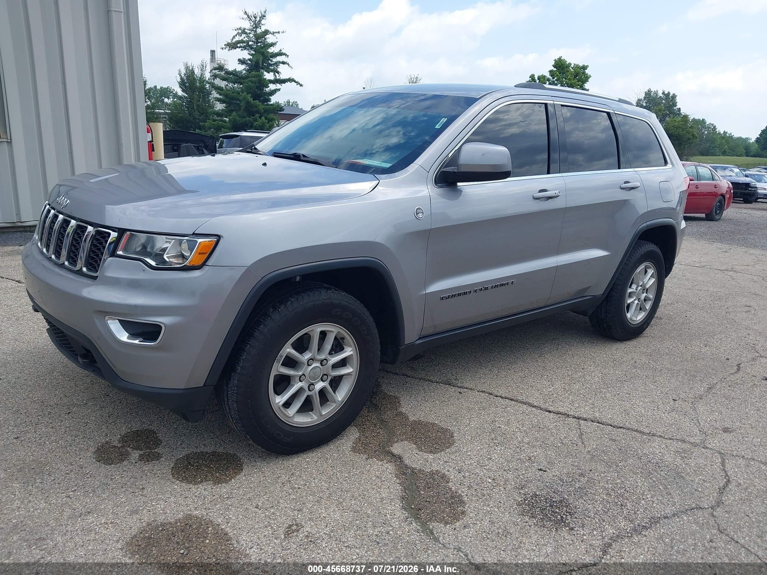 2019 Jeep Grand Cherokee Laredo E 4x4 Silver vin: 1C4RJFAG5KC837038