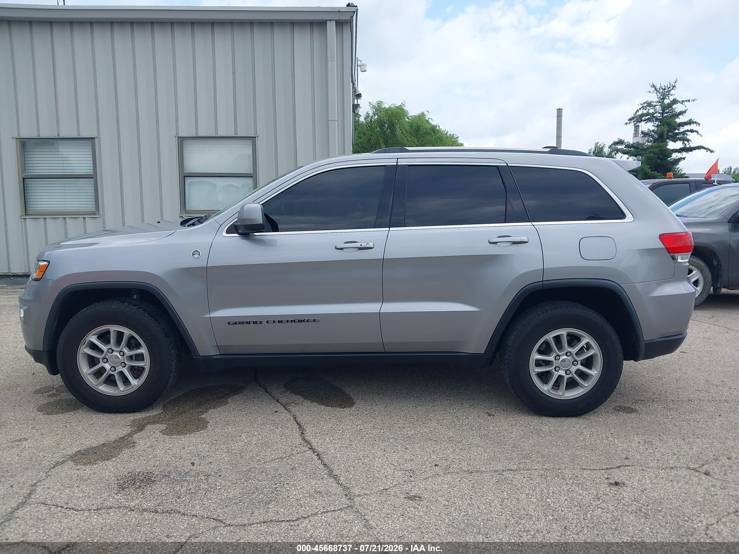 2019 Jeep Grand Cherokee Laredo E 4x4 Silver vin: 1C4RJFAG5KC837038