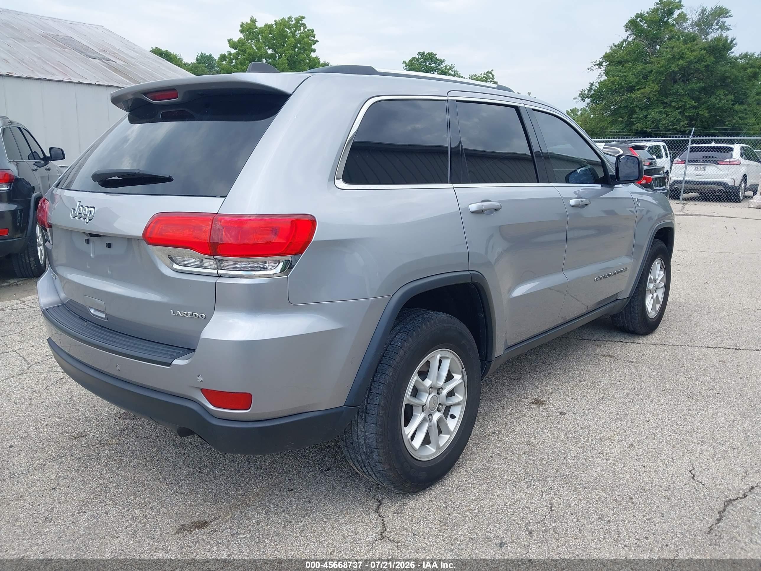 2019 Jeep Grand Cherokee Laredo E 4x4 Silver vin: 1C4RJFAG5KC837038