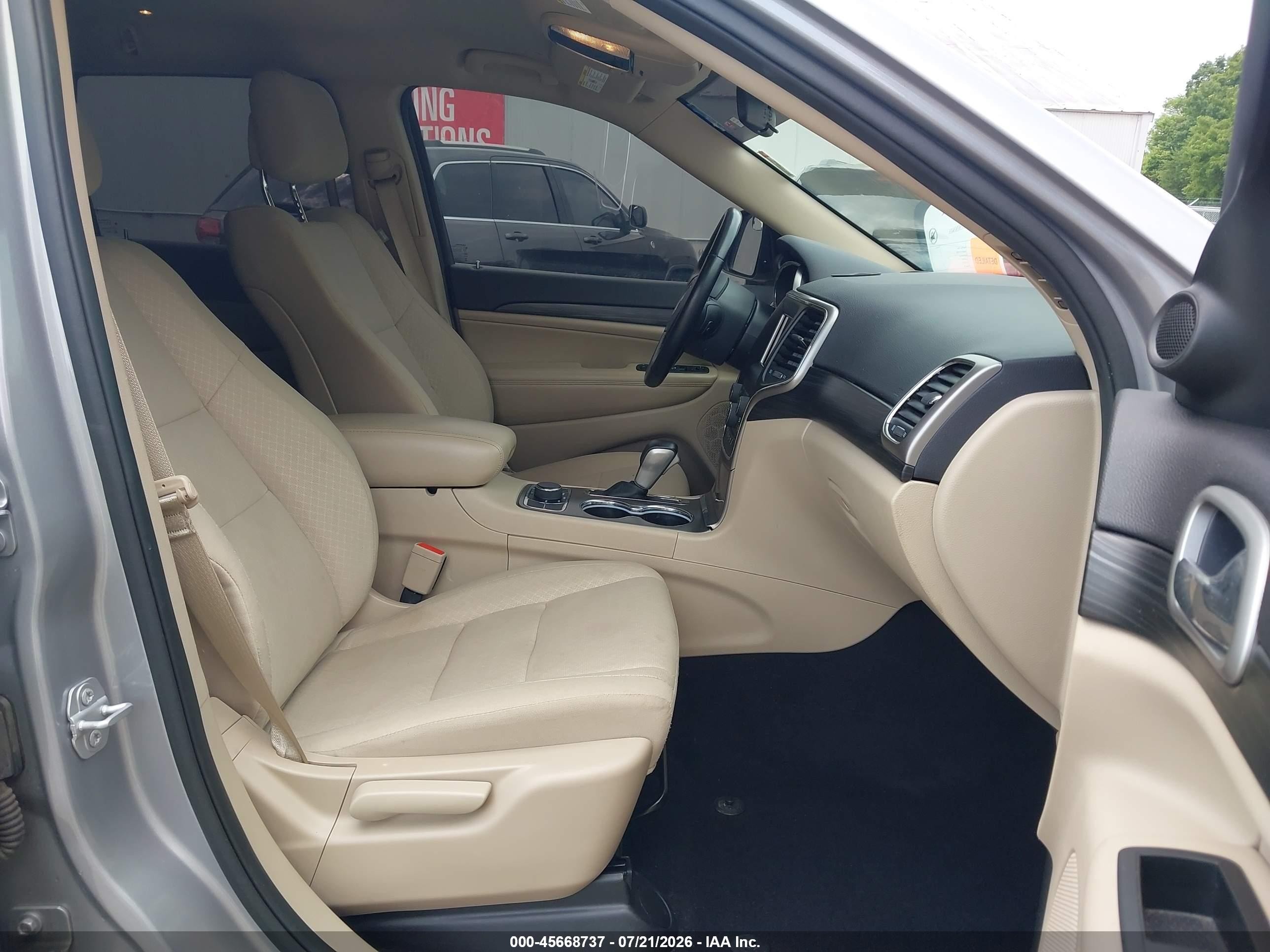 2019 Jeep Grand Cherokee Laredo E 4x4 Silver vin: 1C4RJFAG5KC837038