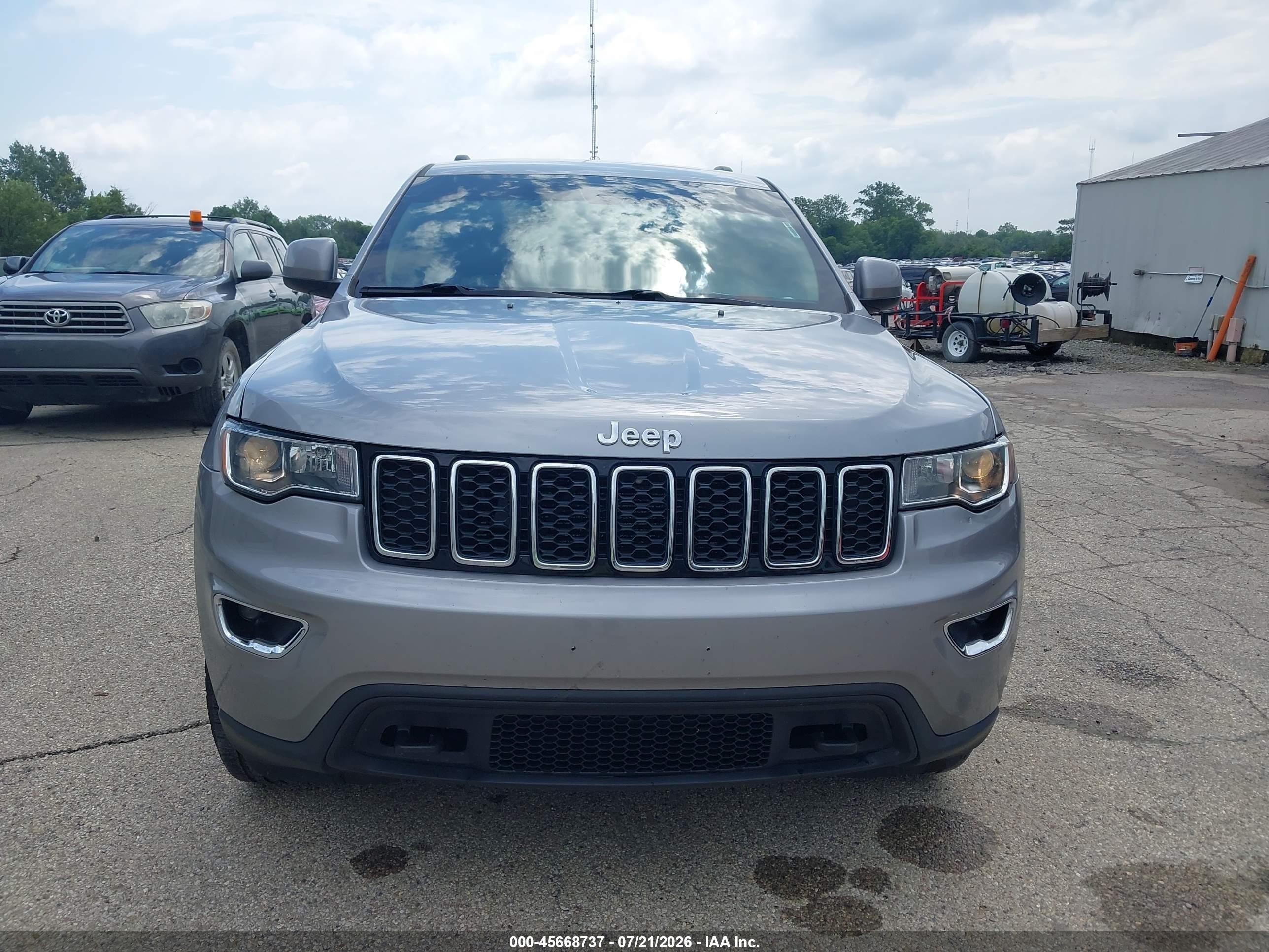 2019 Jeep Grand Cherokee Laredo E 4x4 Silver vin: 1C4RJFAG5KC837038