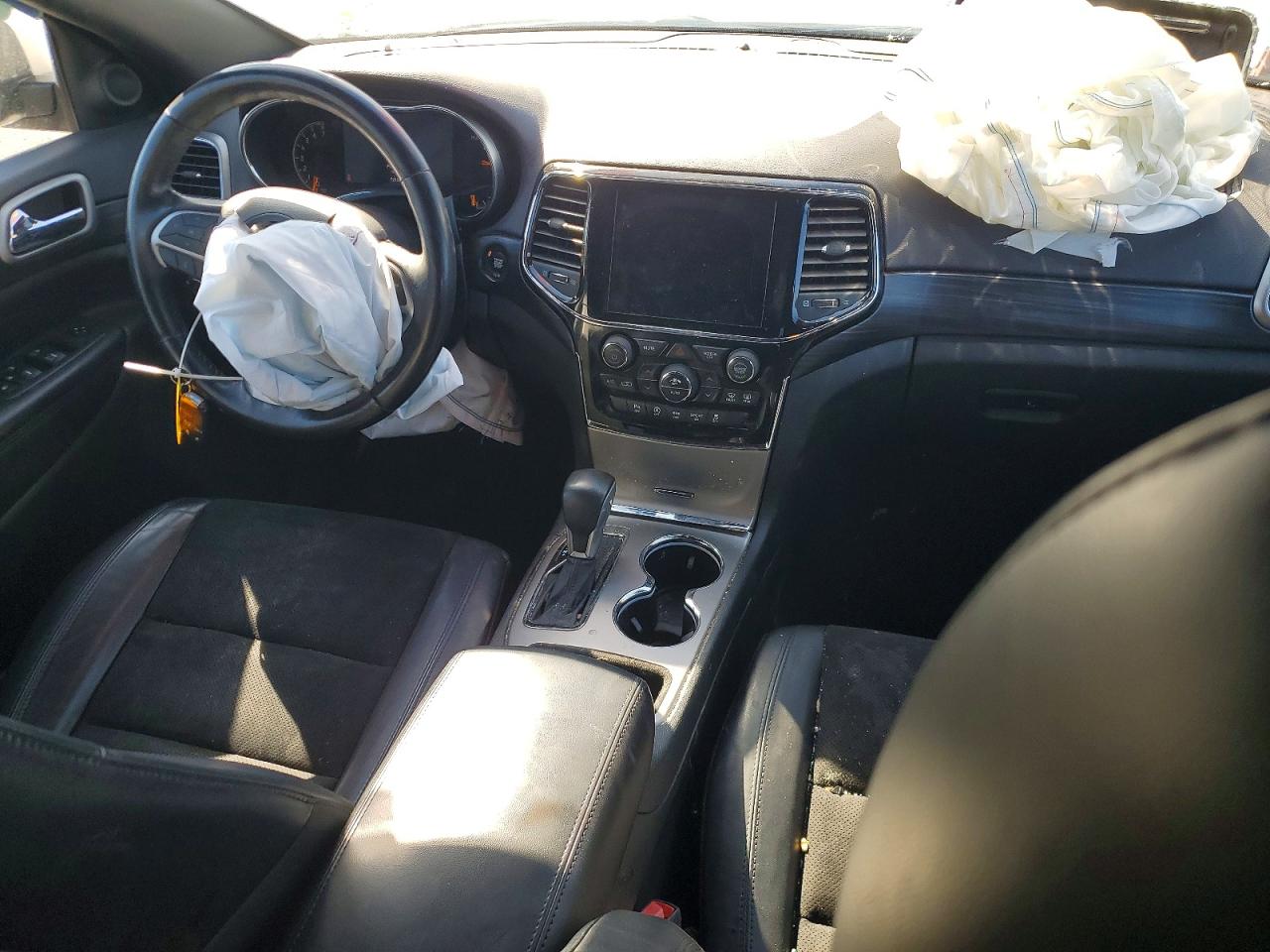 2019 Jeep Grand Cherokee Laredo White vin: 1C4RJFAG5KC838013