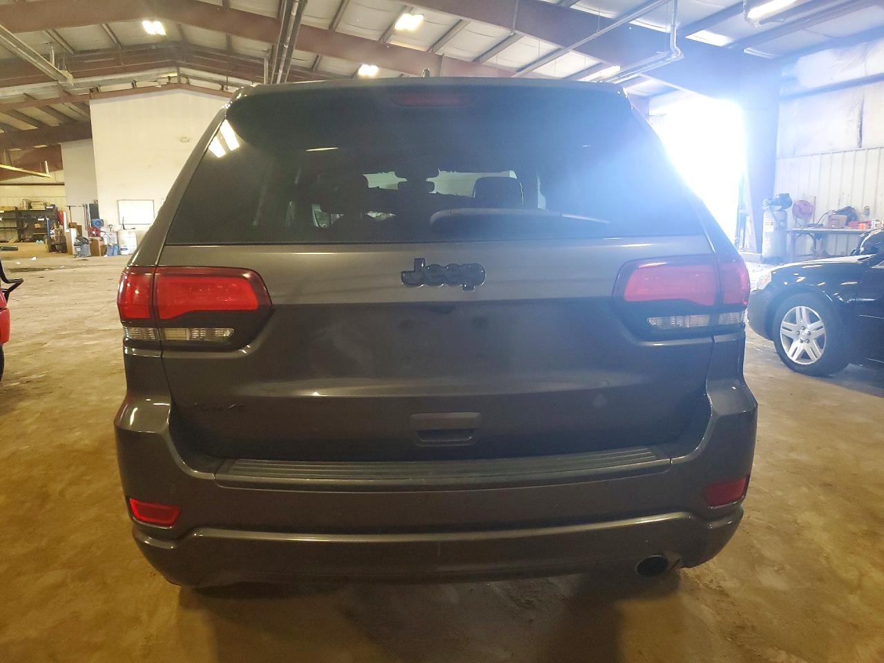 2020 Jeep Grand Cherokee Laredo Gray vin: 1C4RJFAG5LC401159