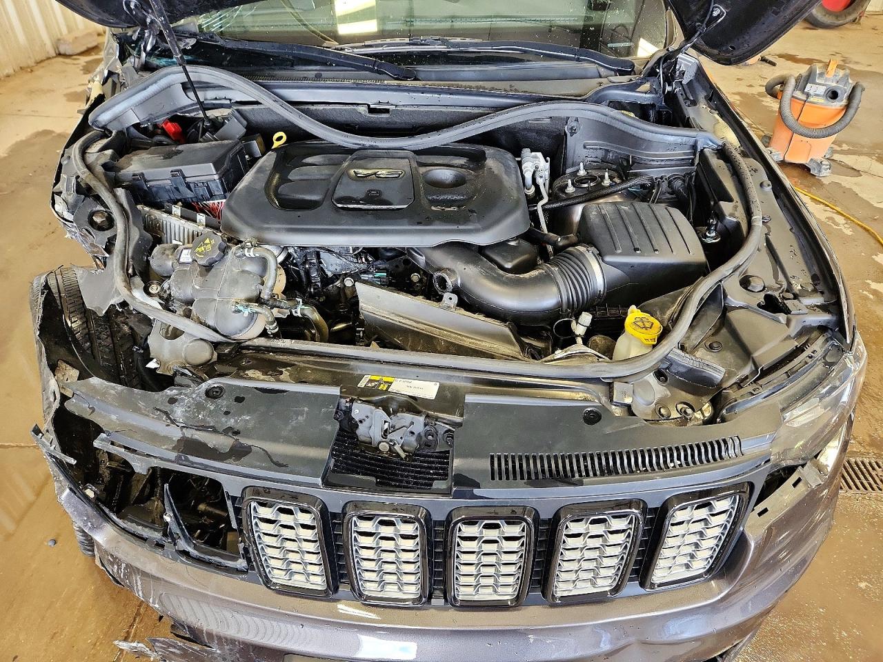 2020 Jeep Grand Cherokee Laredo Gray vin: 1C4RJFAG5LC437191