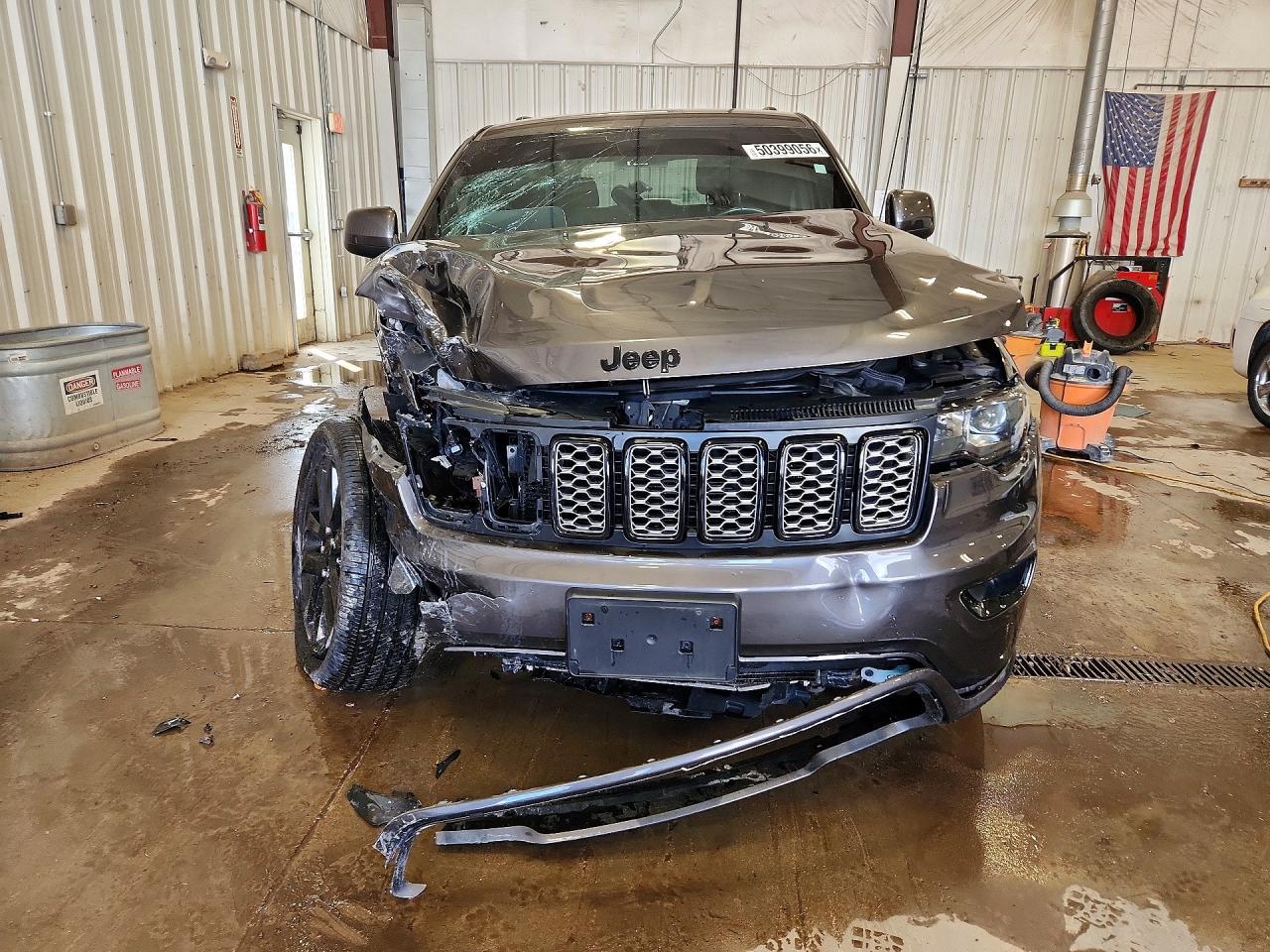 2020 Jeep Grand Cherokee Laredo Gray vin: 1C4RJFAG5LC437191