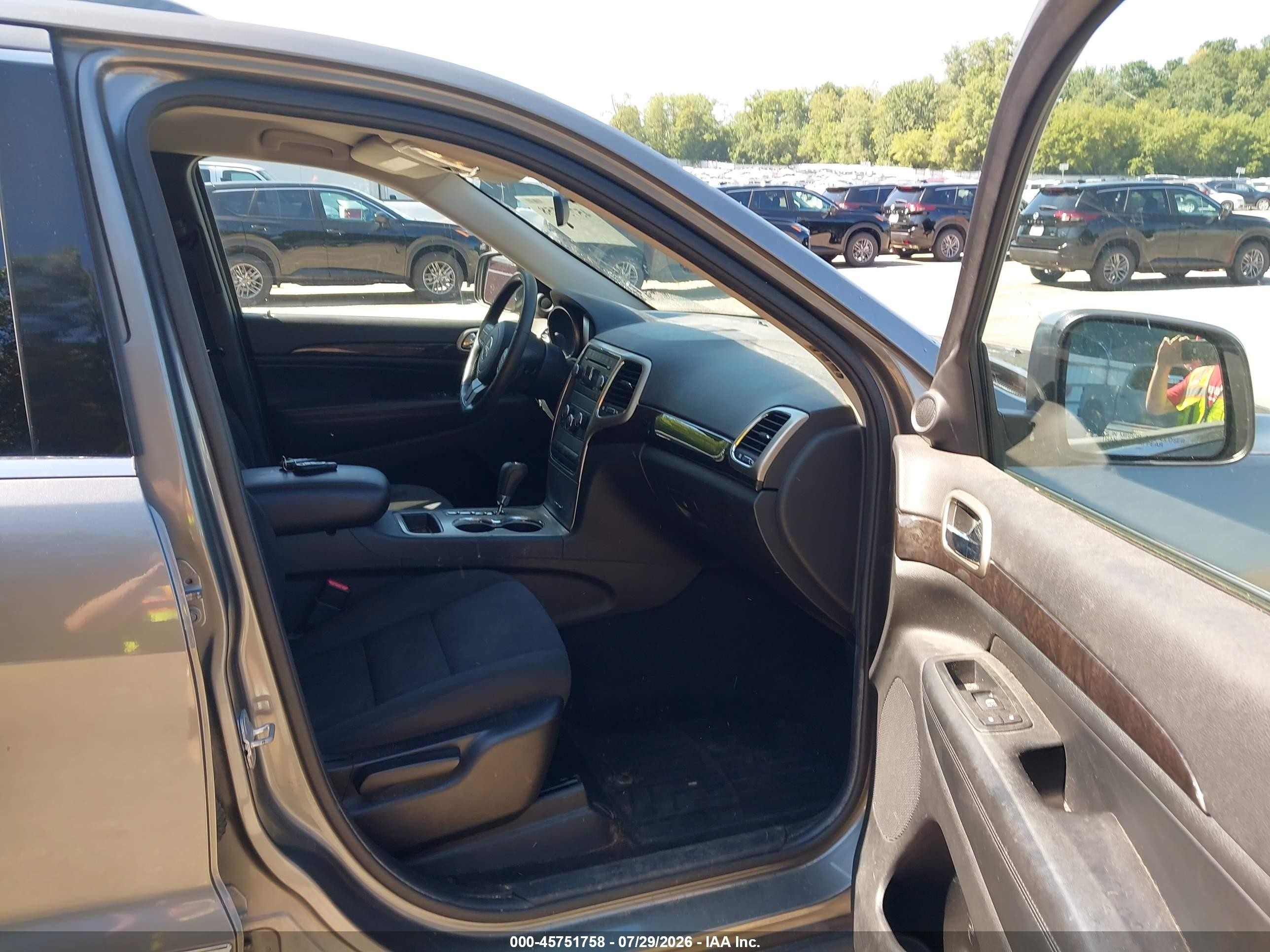 2012 Jeep Grand Cherokee Laredo Silver vin: 1C4RJFAG6CC125204
