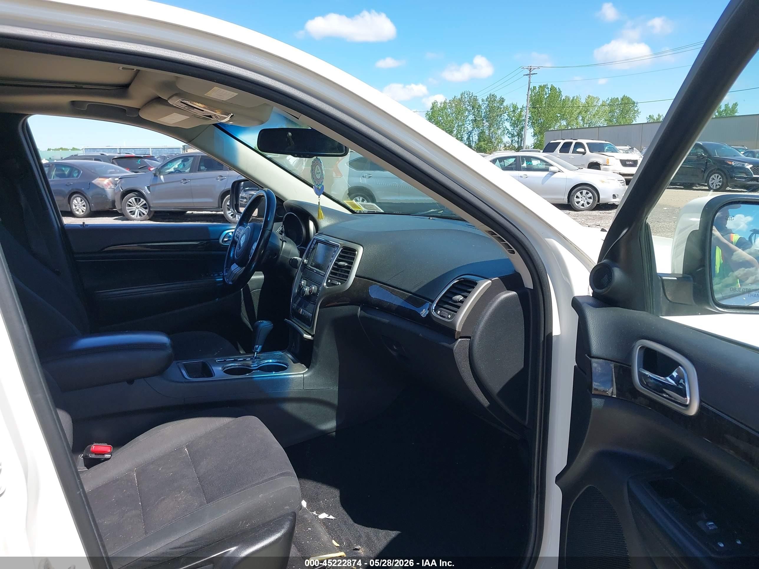2012 Jeep Grand Cherokee Laredo White vin: 1C4RJFAG6CC162172