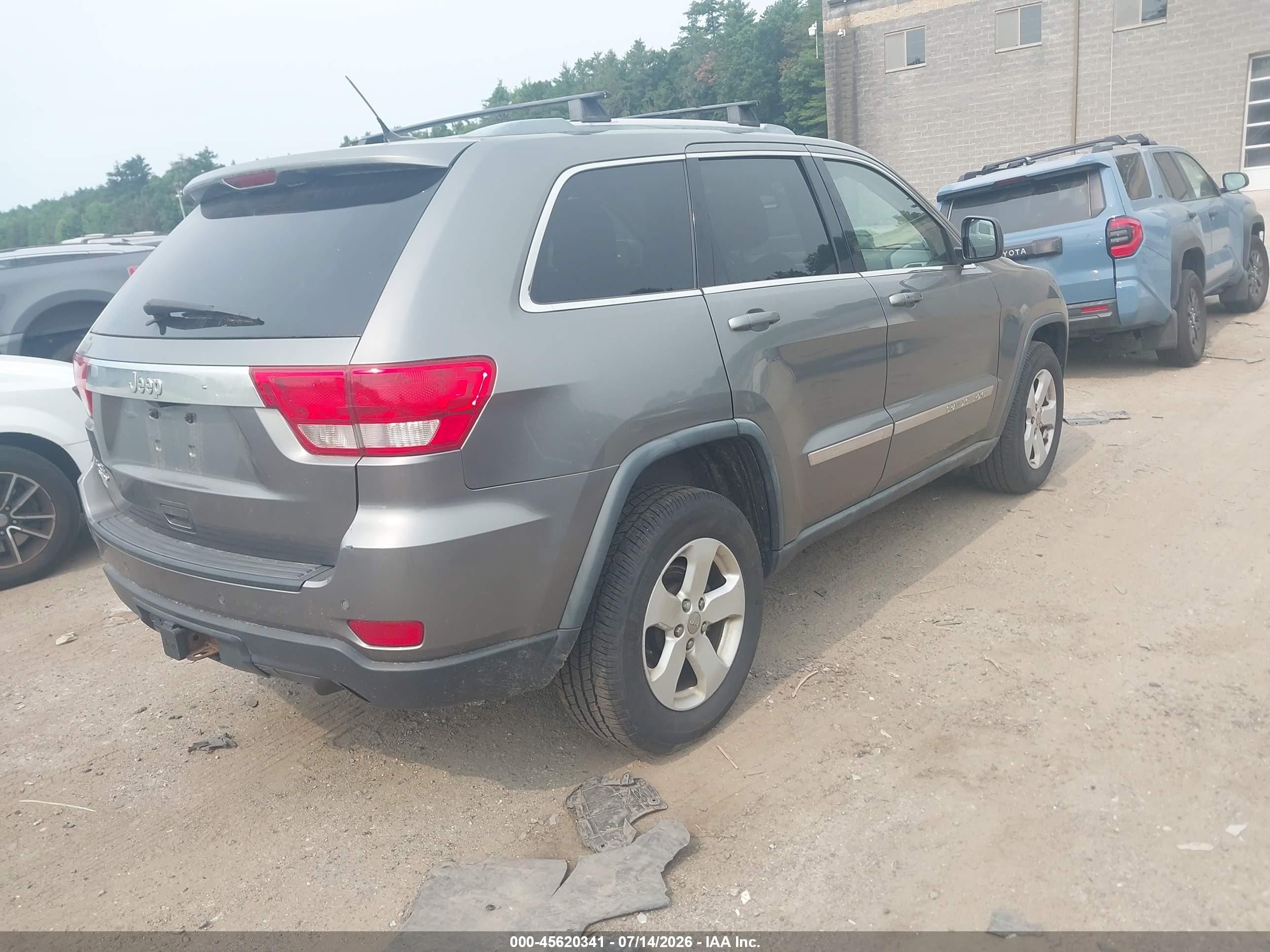 2012 Jeep Grand Cherokee Laredo Silver vin: 1C4RJFAG6CC213931