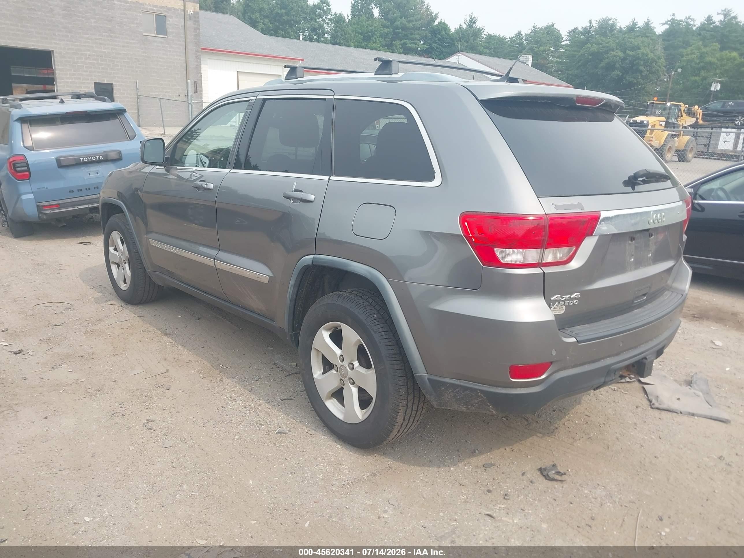 2012 Jeep Grand Cherokee Laredo Silver vin: 1C4RJFAG6CC213931