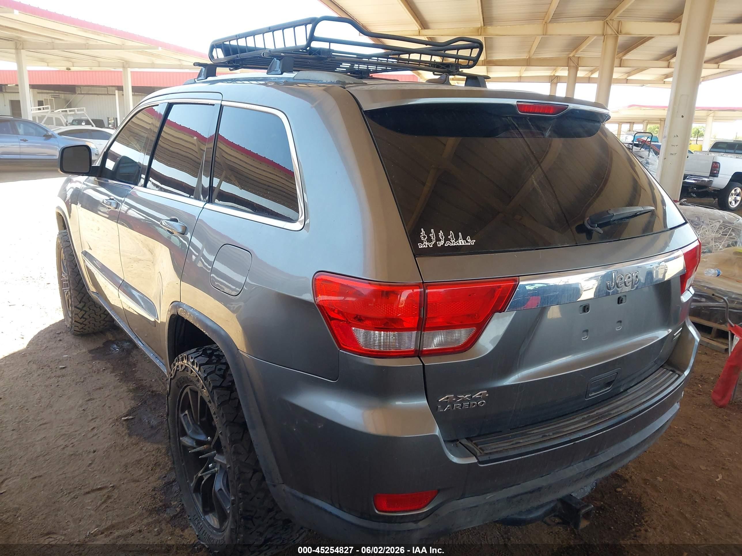 2012 Jeep Grand Cherokee Laredo Silver vin: 1C4RJFAG6CC223651