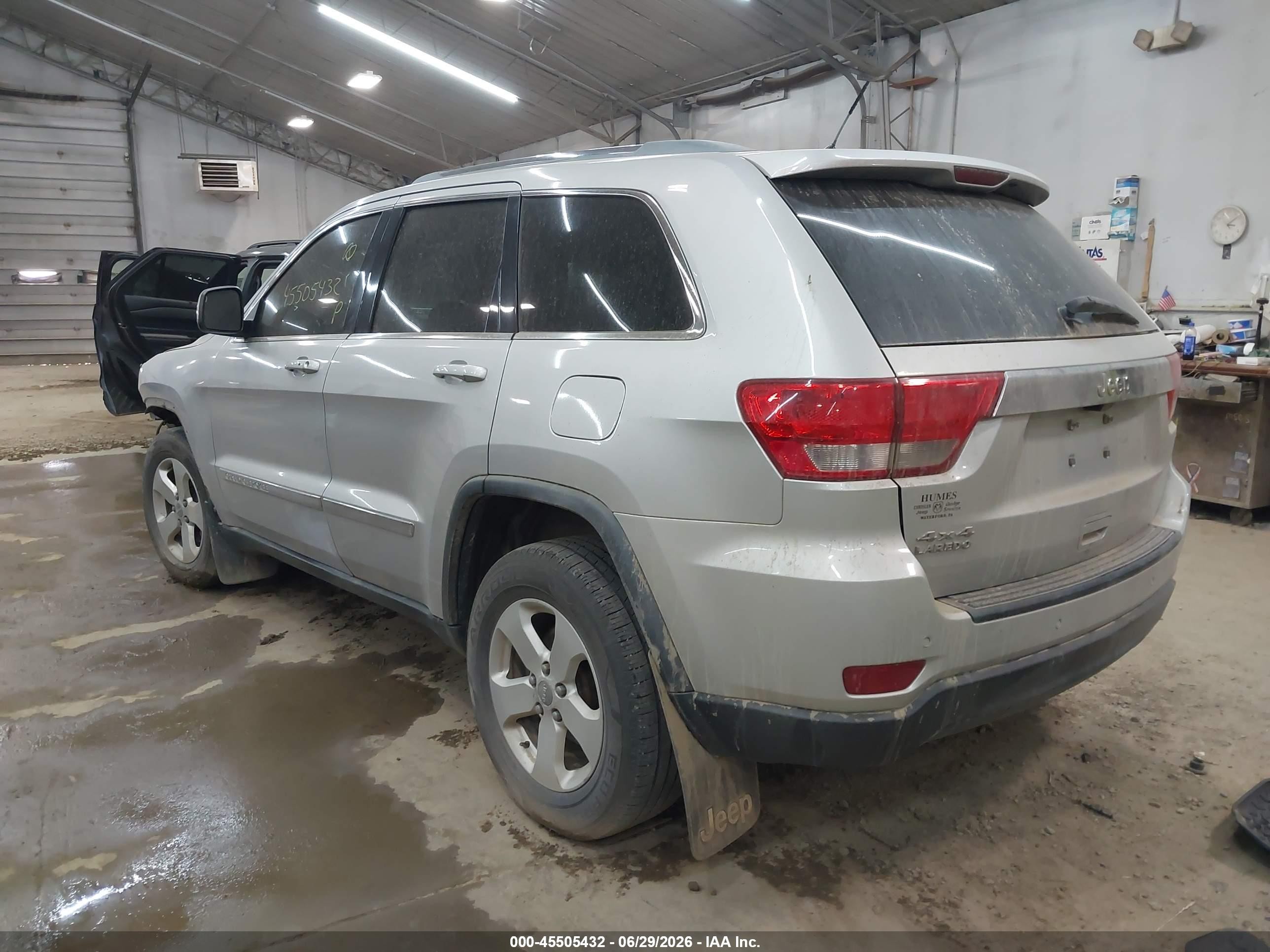 2012 Jeep Grand Cherokee Laredo Silver vin: 1C4RJFAG6CC226789