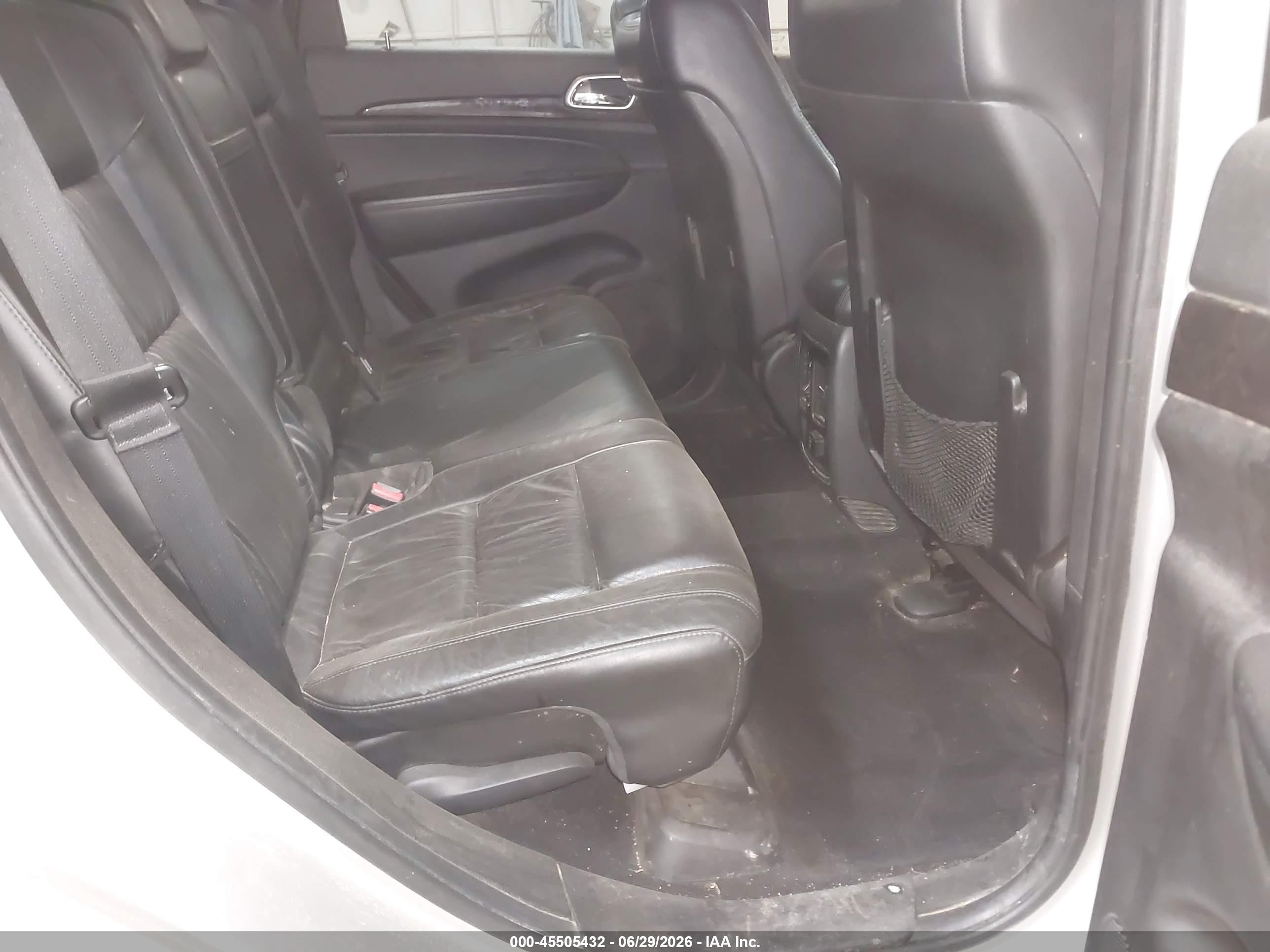 2012 Jeep Grand Cherokee Laredo Silver vin: 1C4RJFAG6CC226789