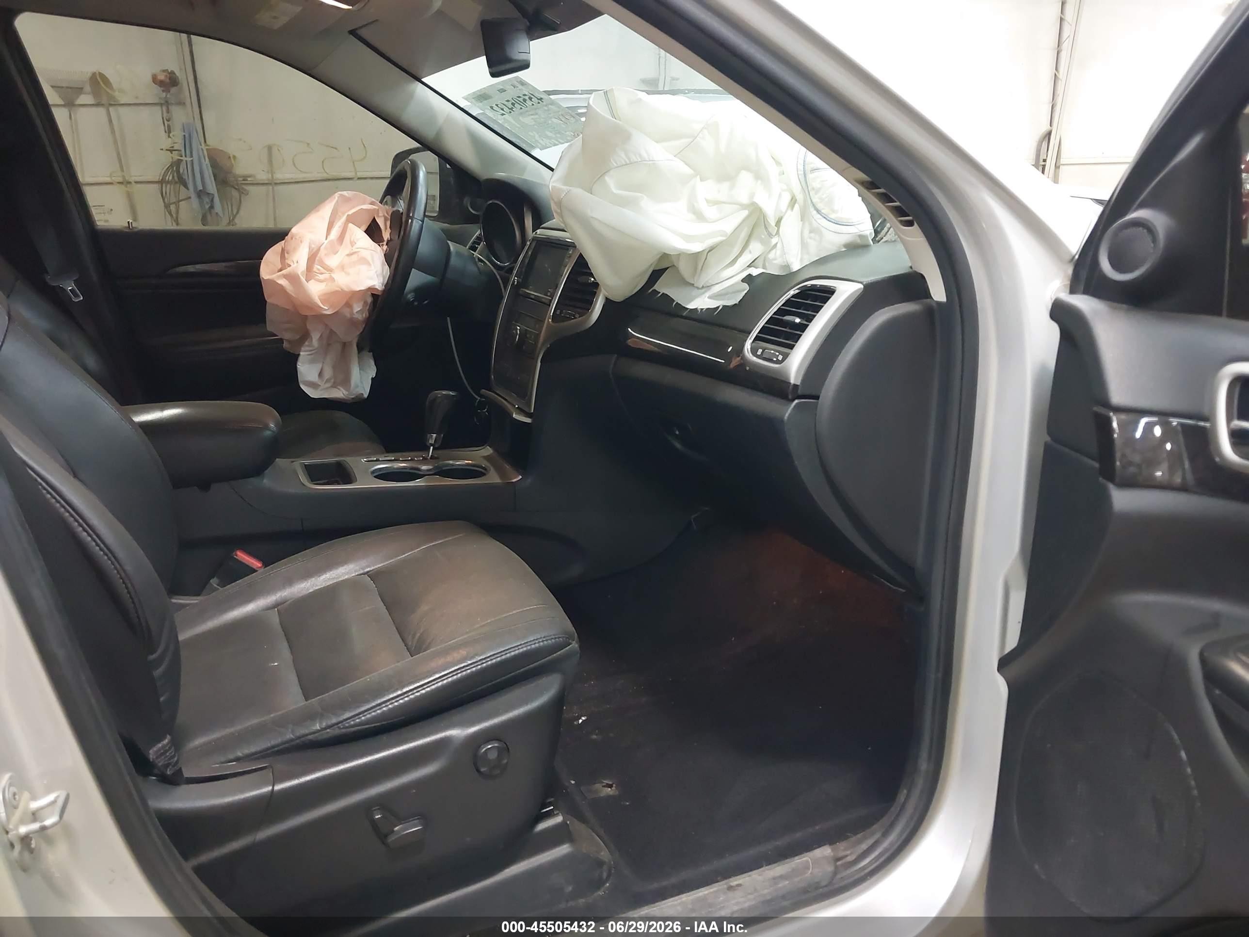 2012 Jeep Grand Cherokee Laredo Silver vin: 1C4RJFAG6CC226789