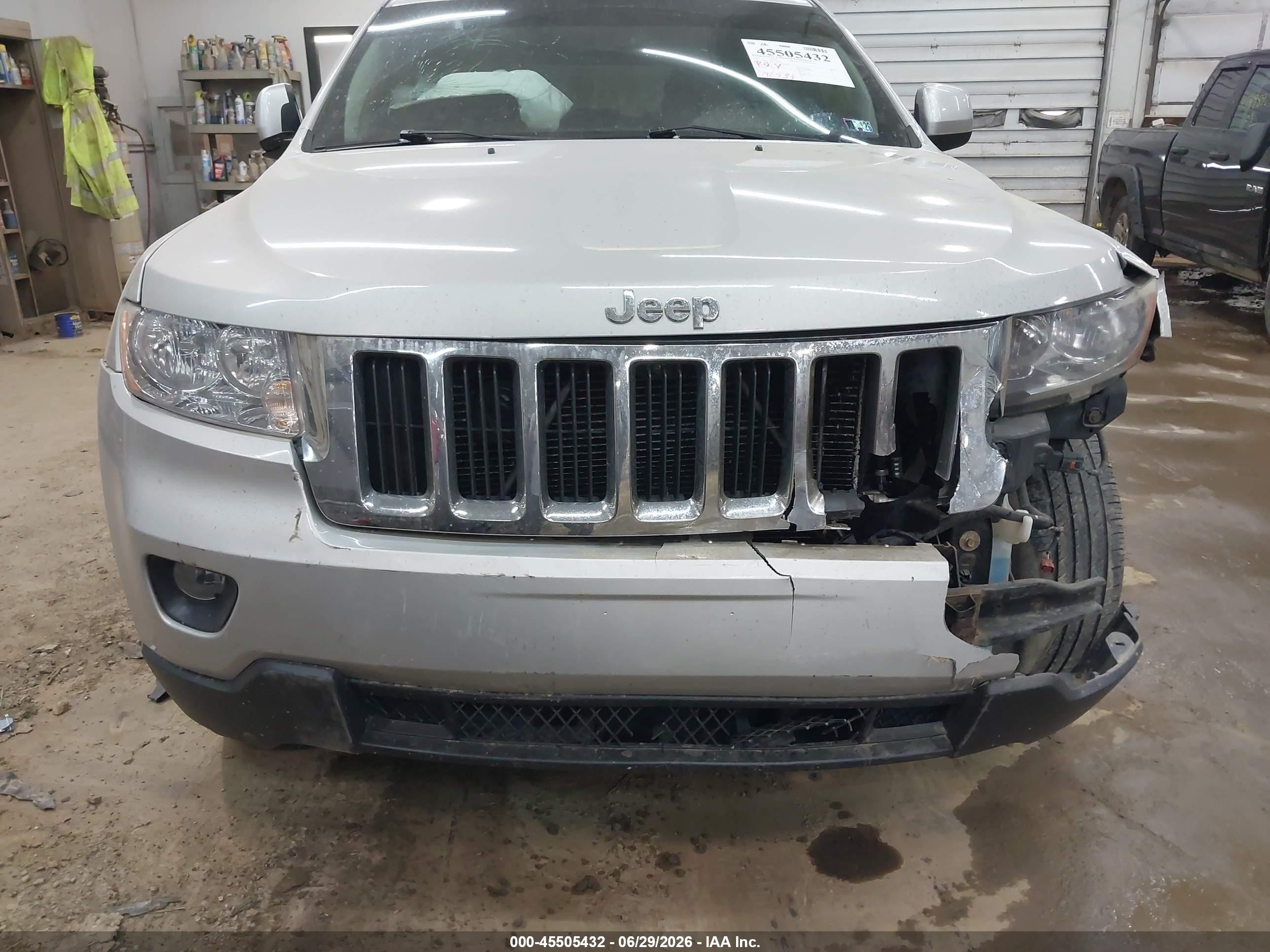 2012 Jeep Grand Cherokee Laredo Silver vin: 1C4RJFAG6CC226789