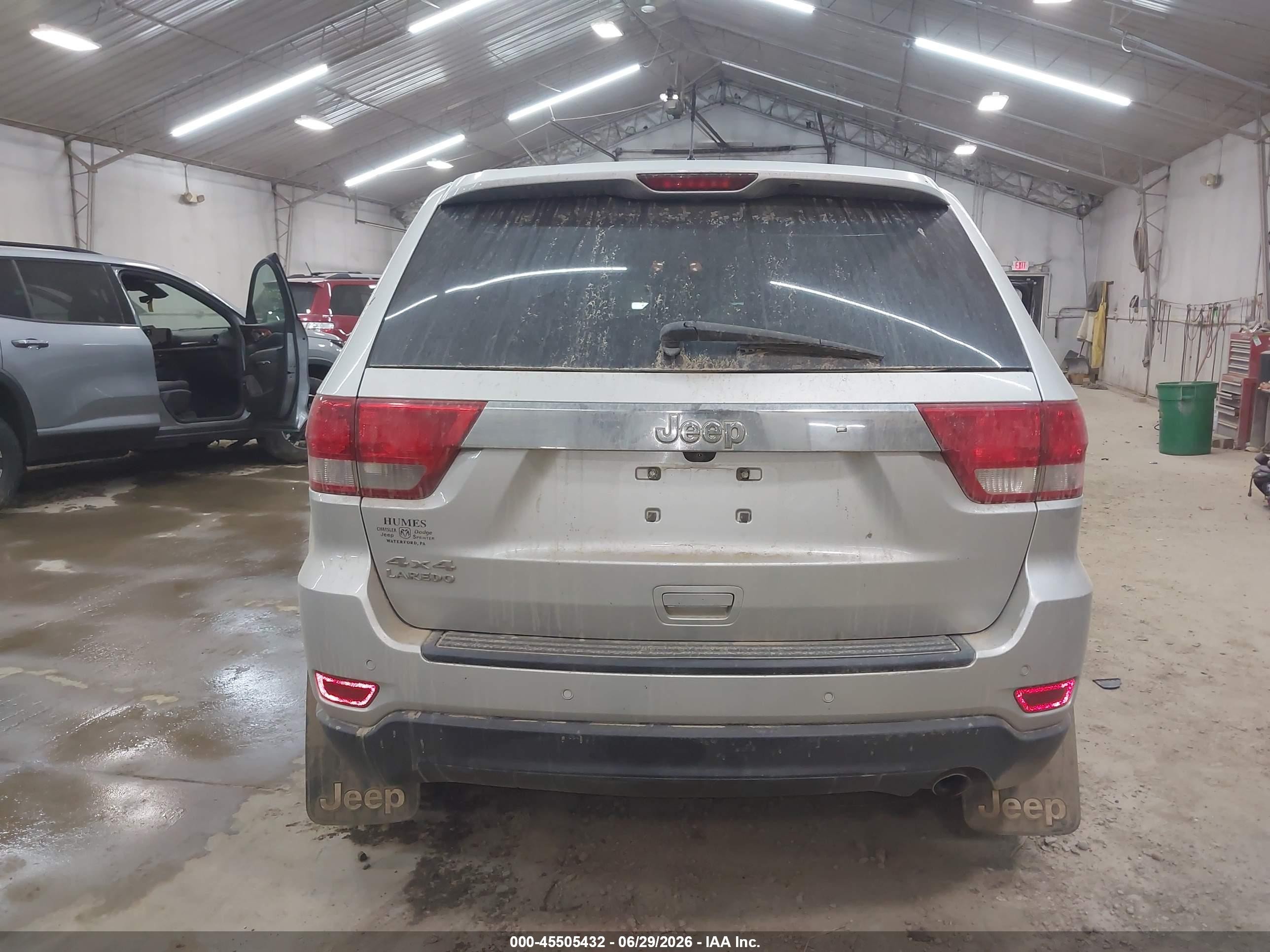 2012 Jeep Grand Cherokee Laredo Silver vin: 1C4RJFAG6CC226789