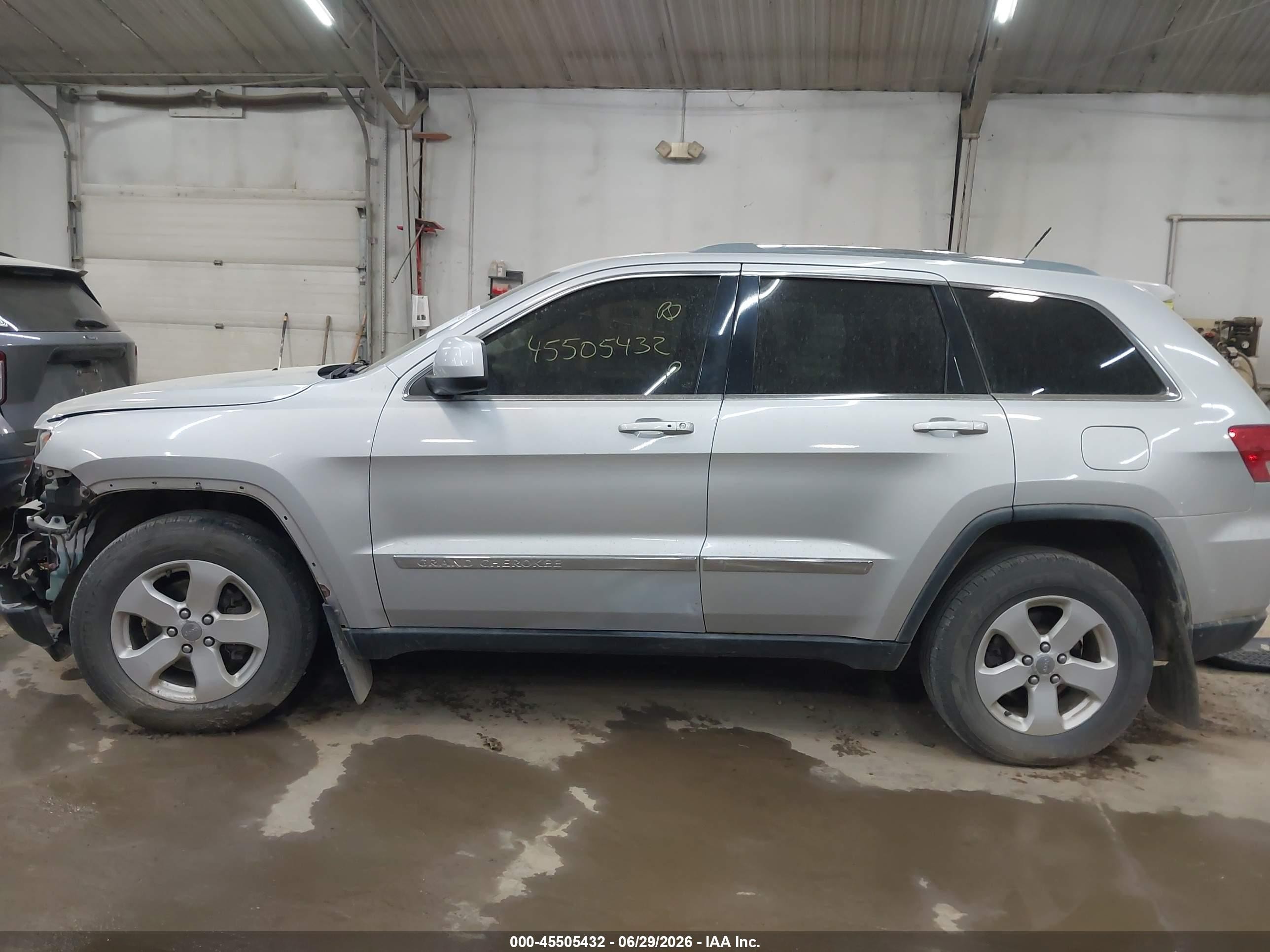 2012 Jeep Grand Cherokee Laredo Silver vin: 1C4RJFAG6CC226789