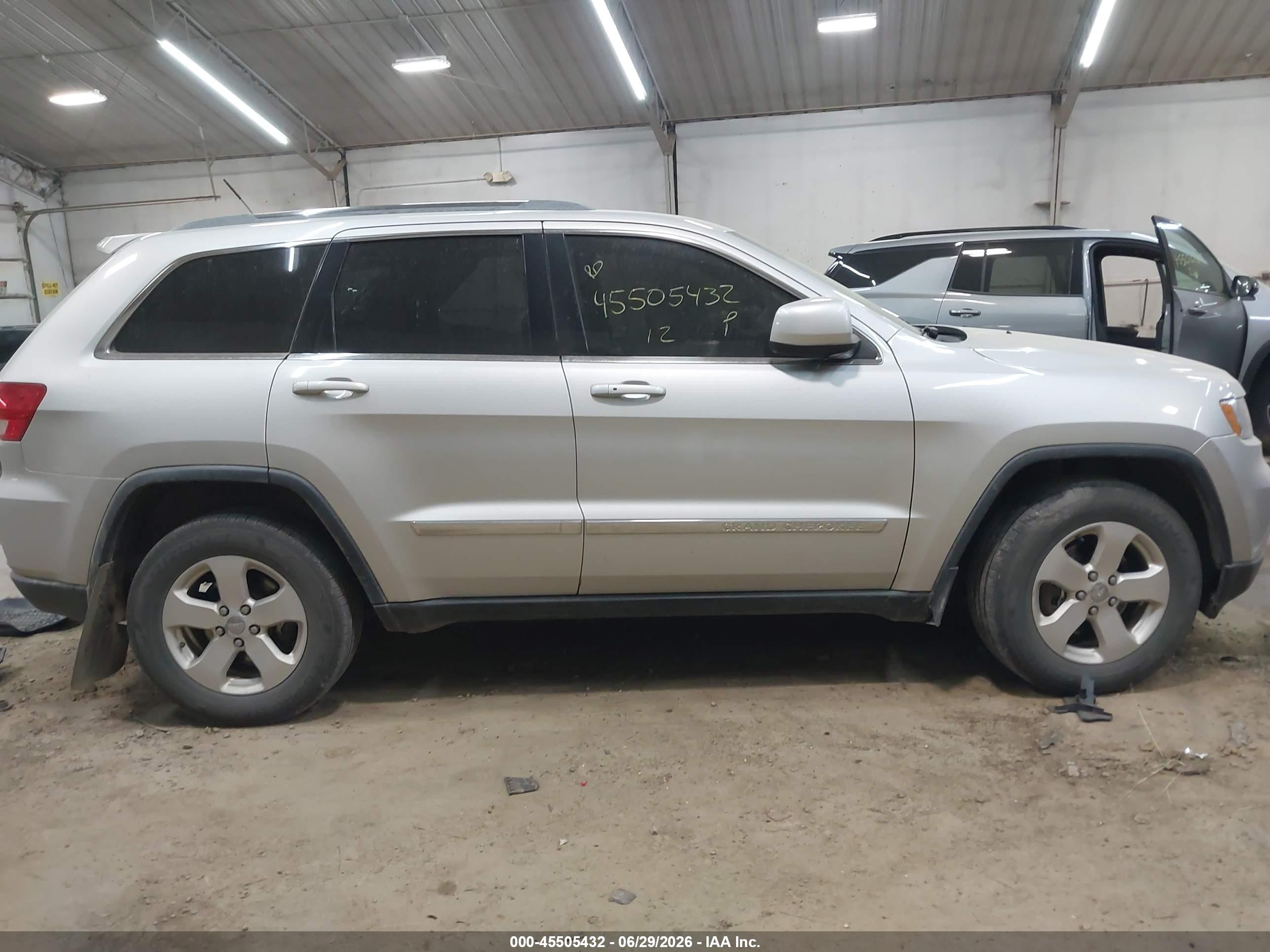 2012 Jeep Grand Cherokee Laredo Silver vin: 1C4RJFAG6CC226789