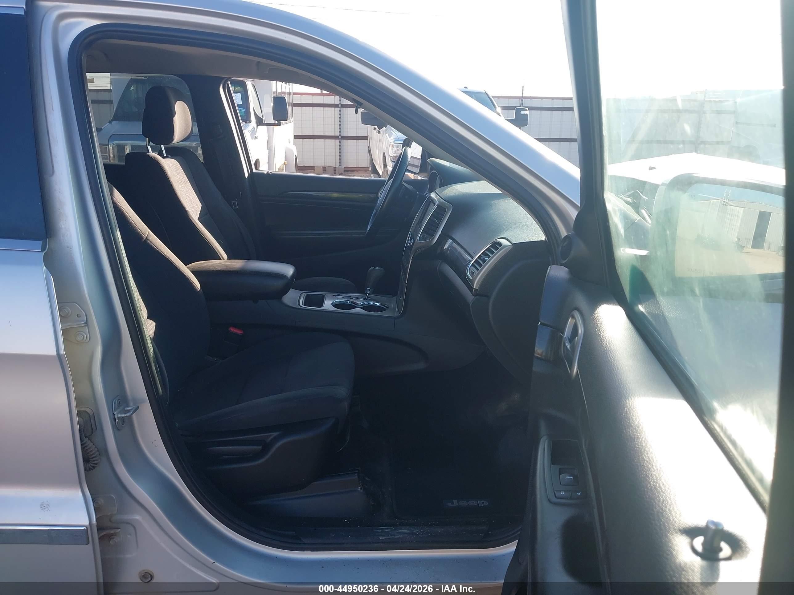2012 Jeep Grand Cherokee Laredo Silver vin: 1C4RJFAG6CC301992