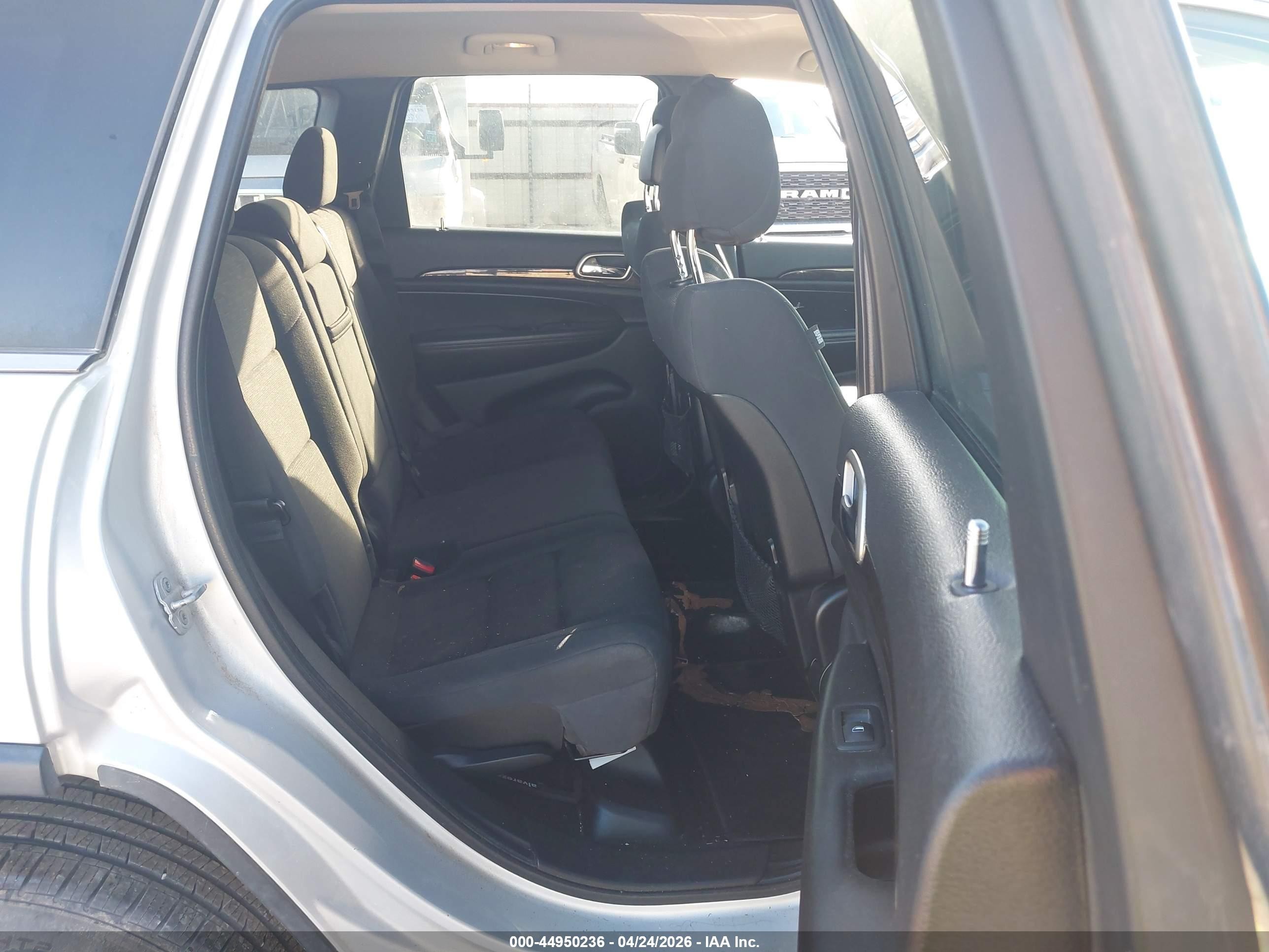 2012 Jeep Grand Cherokee Laredo Silver vin: 1C4RJFAG6CC301992