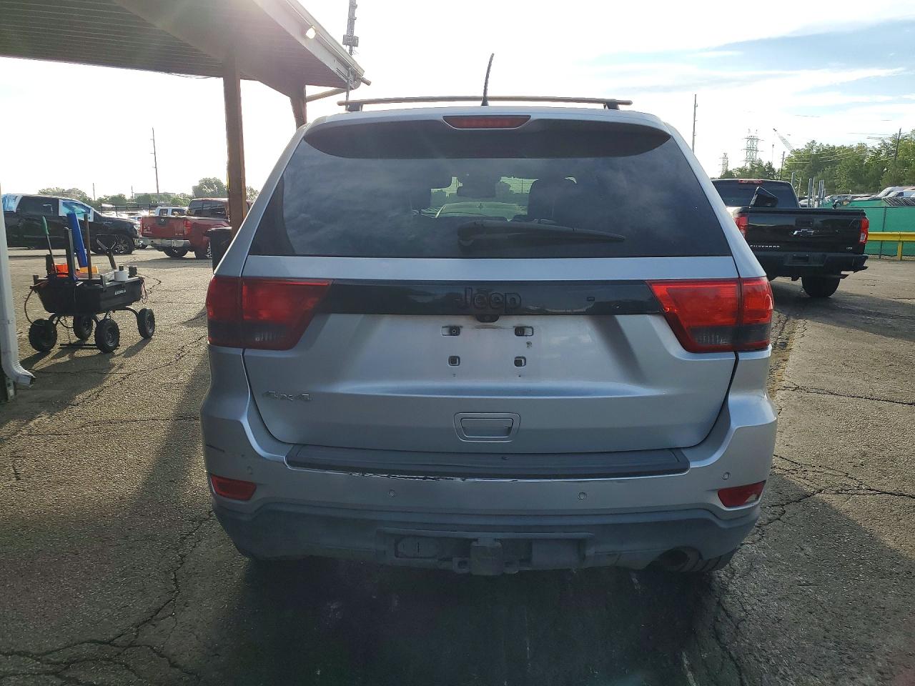 2012 Jeep Grand Cherokee Laredo Silver vin: 1C4RJFAG6CC329405