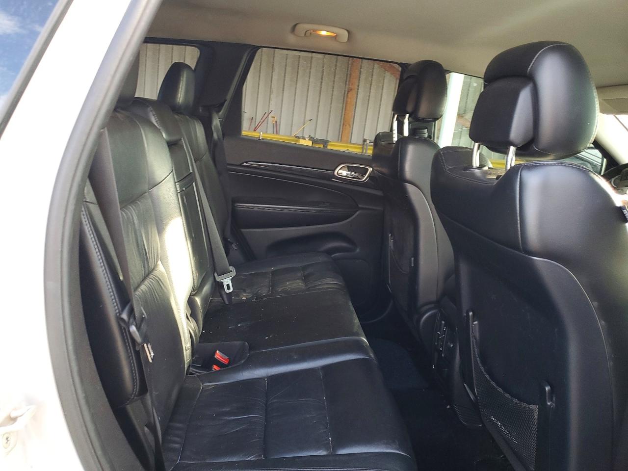 2012 Jeep Grand Cherokee Laredo Silver vin: 1C4RJFAG6CC329405