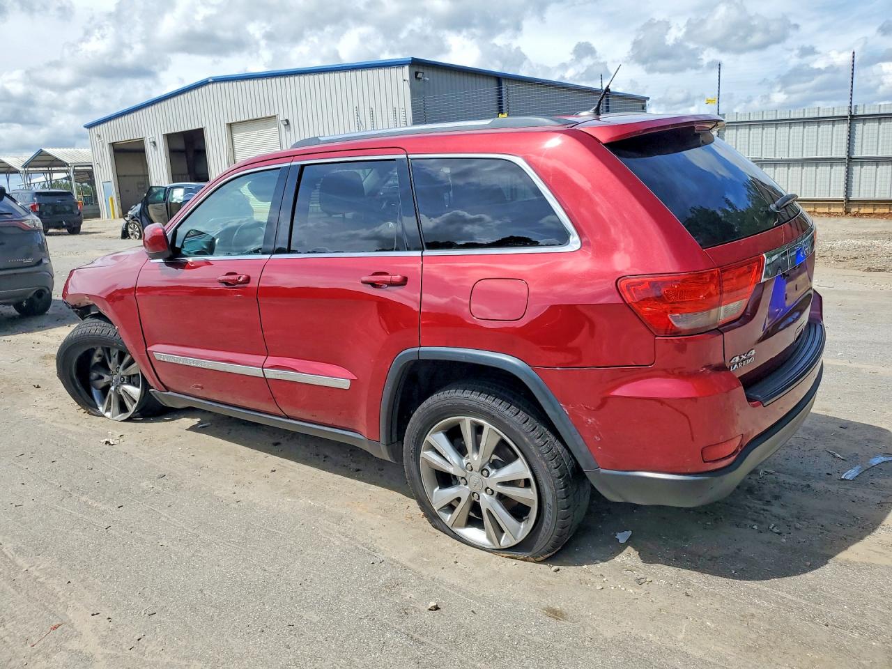 2013 Jeep Grand Cherokee Laredo Red vin: 1C4RJFAG6DC505998