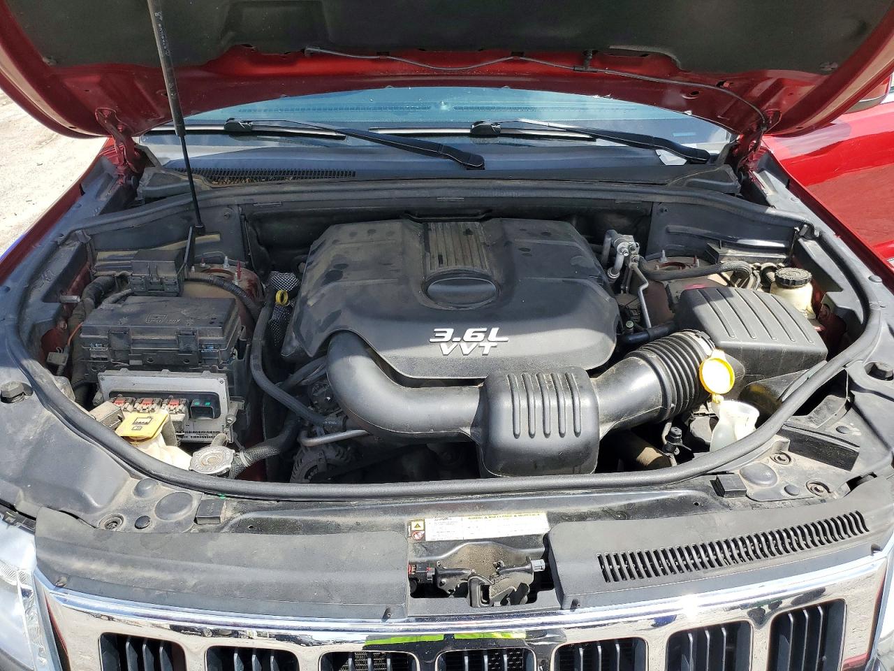 2013 Jeep Grand Cherokee Laredo Red vin: 1C4RJFAG6DC505998