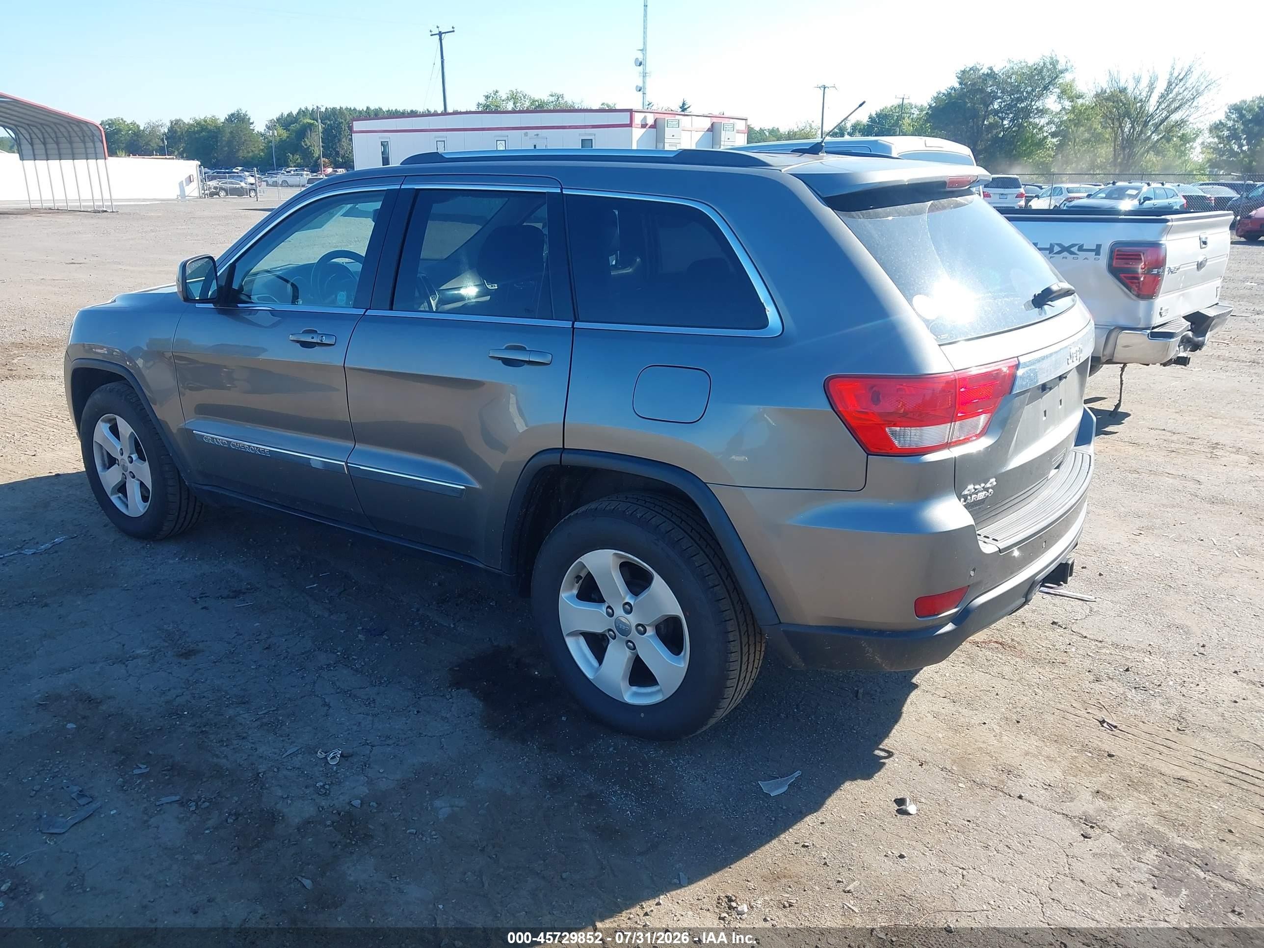 2013 Jeep Grand Cherokee Laredo Gray vin: 1C4RJFAG6DC542498
