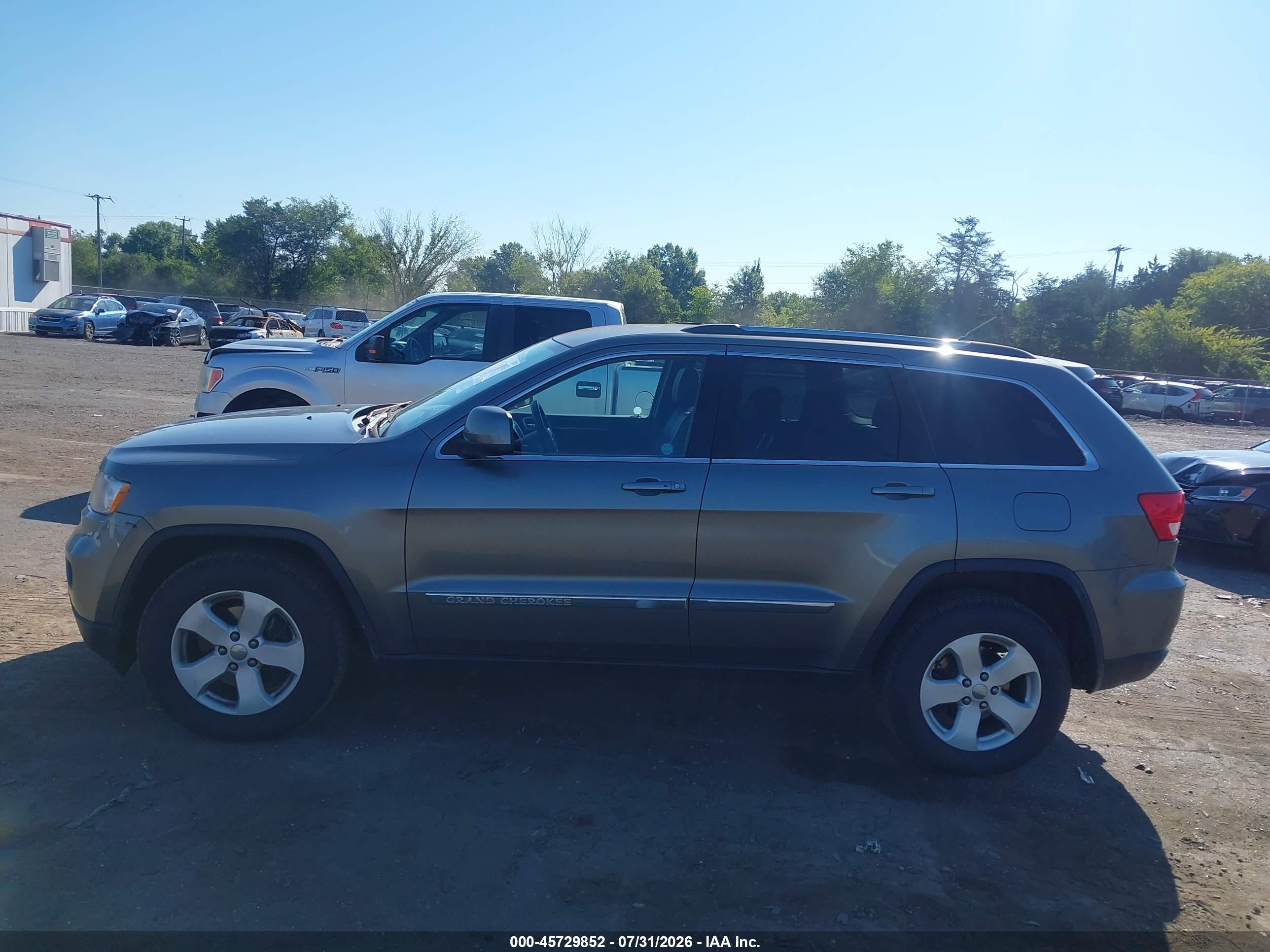 2013 Jeep Grand Cherokee Laredo Gray vin: 1C4RJFAG6DC542498