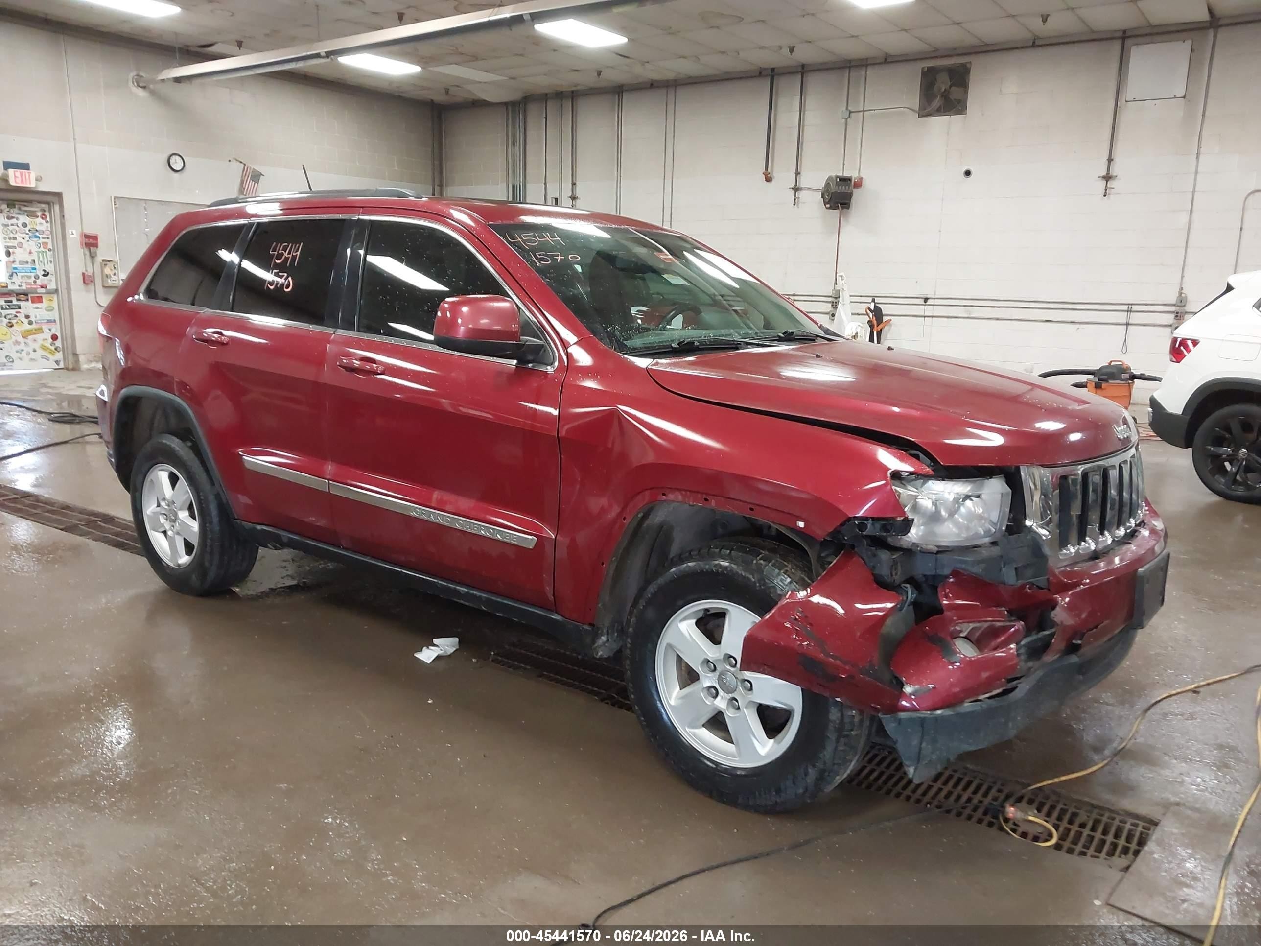 2013 Jeep Grand Cherokee Laredo Red vin: 1C4RJFAG6DC568664