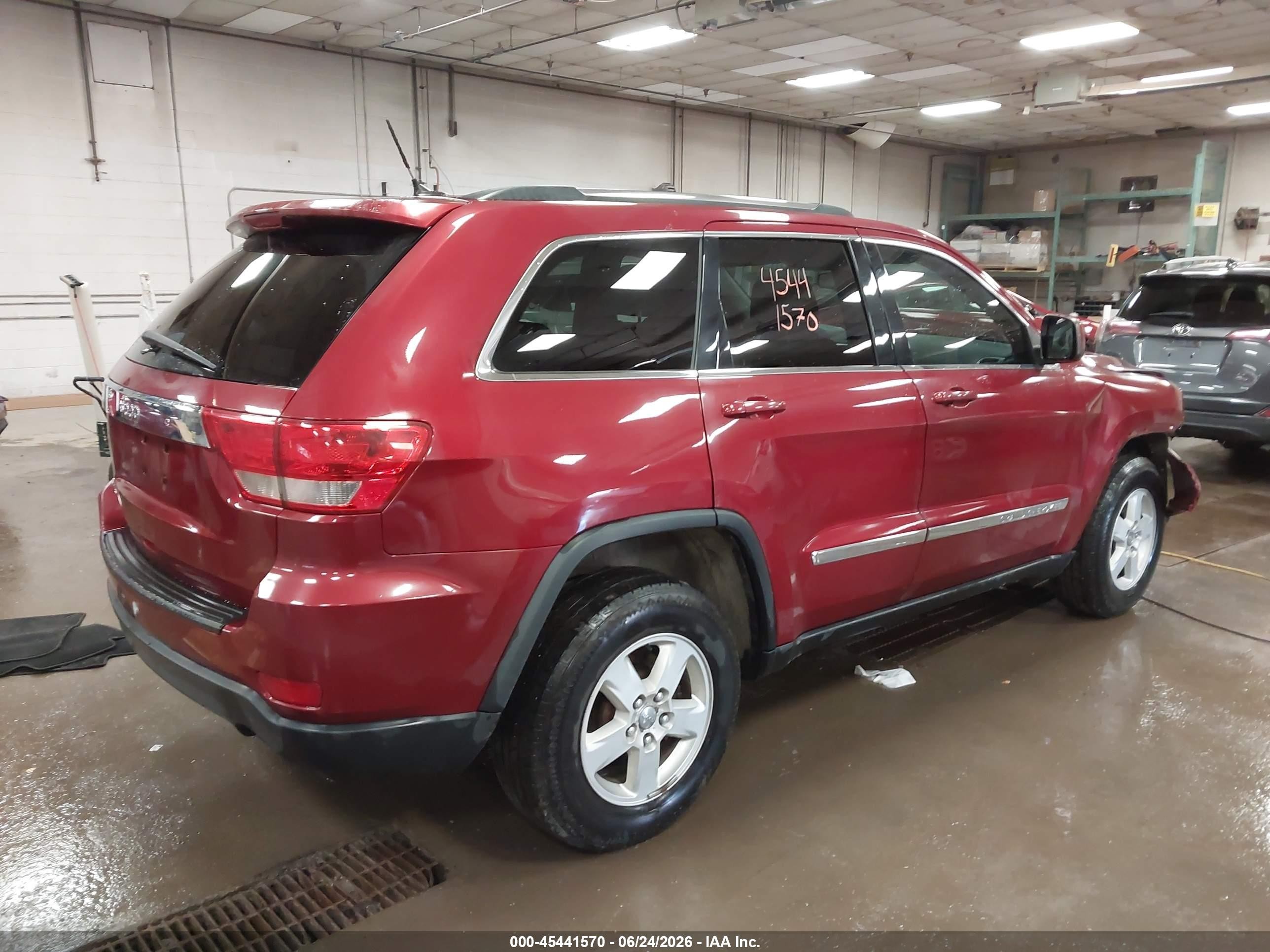 2013 Jeep Grand Cherokee Laredo Red vin: 1C4RJFAG6DC568664