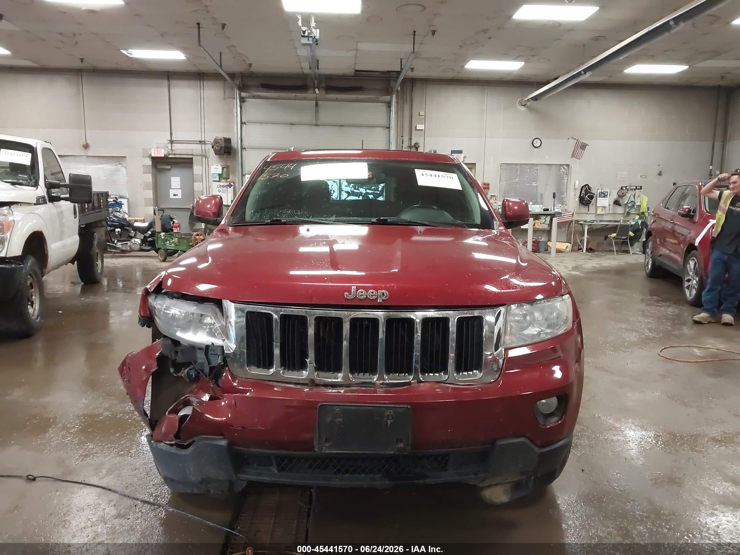 2013 Jeep Grand Cherokee Laredo Red vin: 1C4RJFAG6DC568664